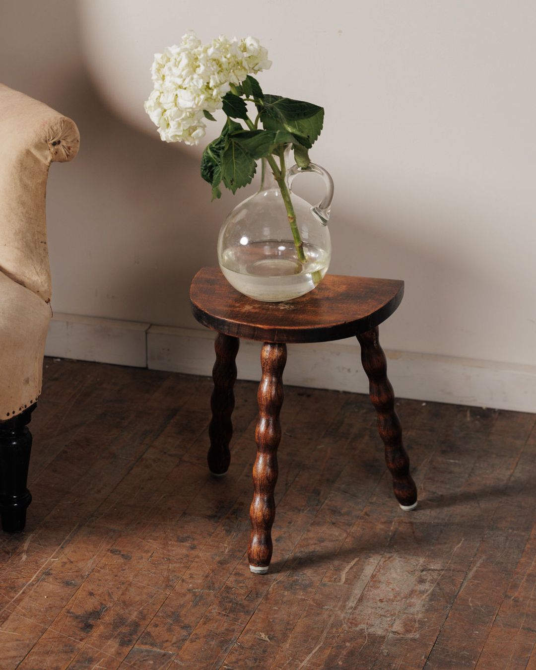 Demi Lune Milking Stool