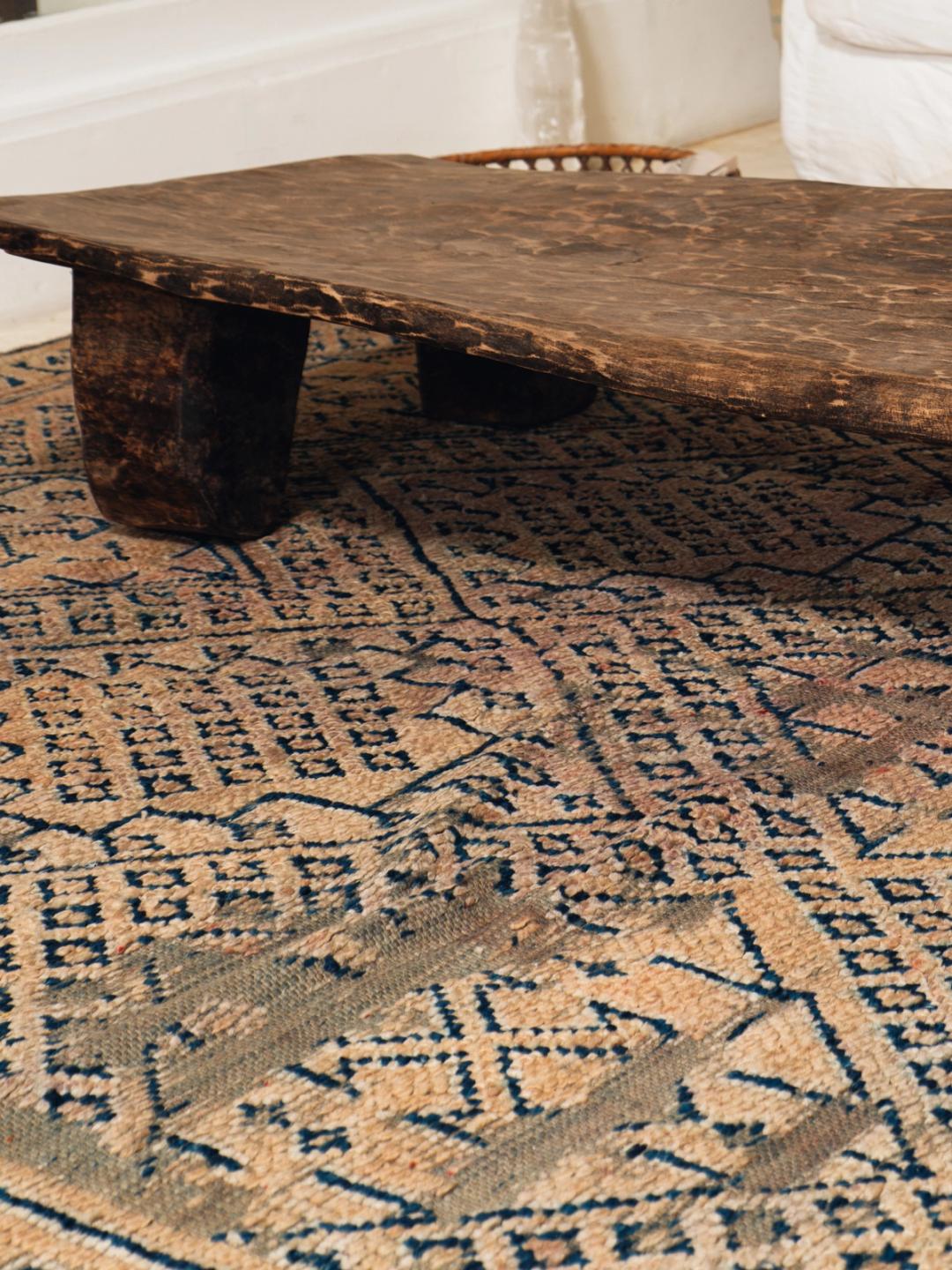 Naga table