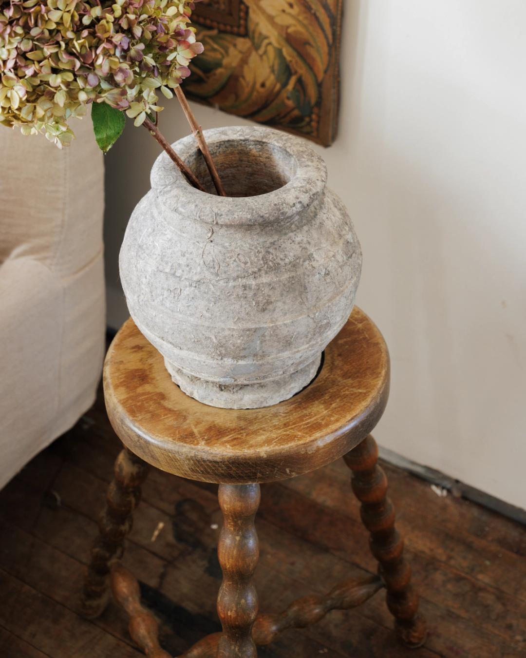Cassis Stone Pot
