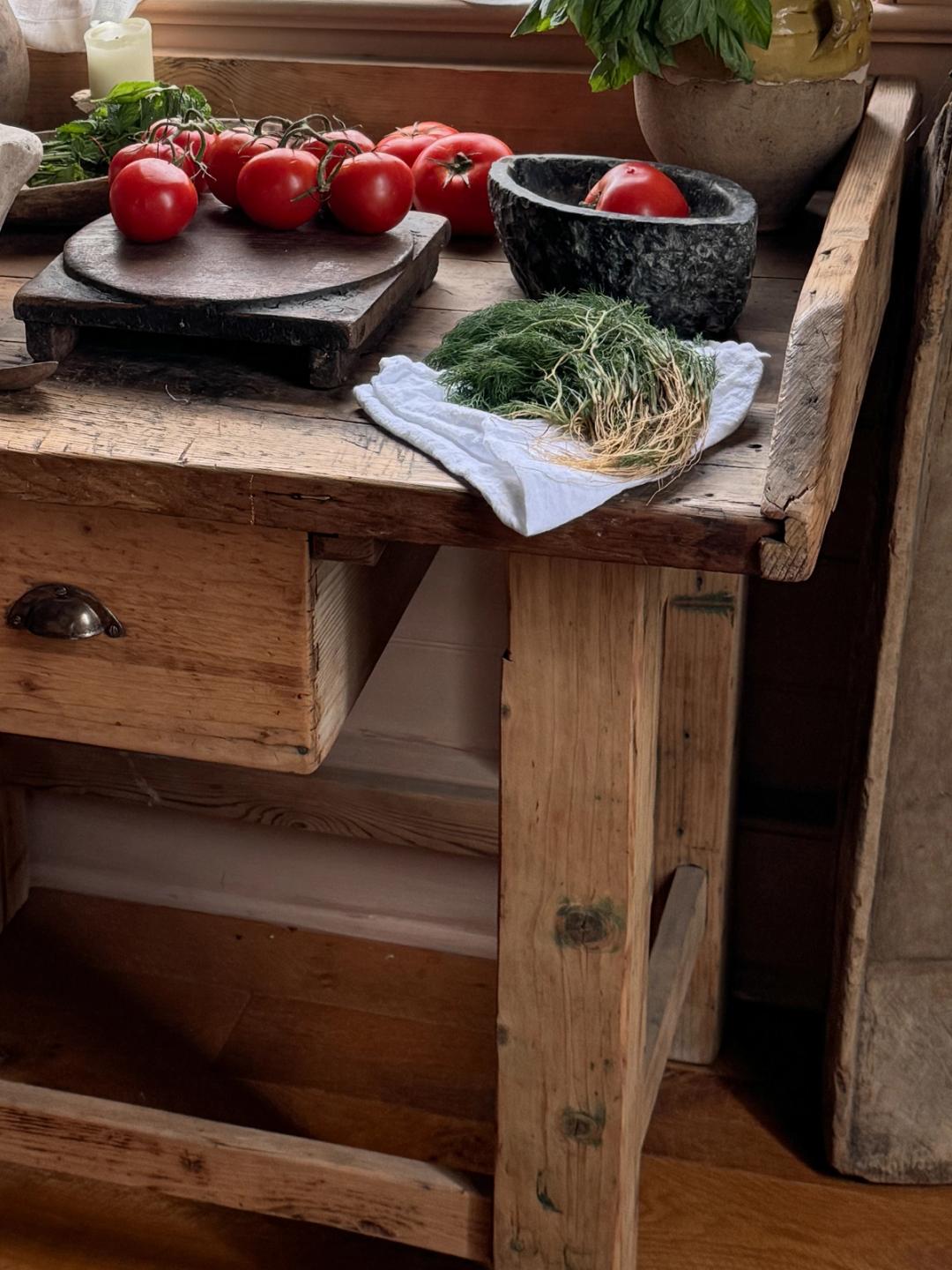 Hungarian Work Bench