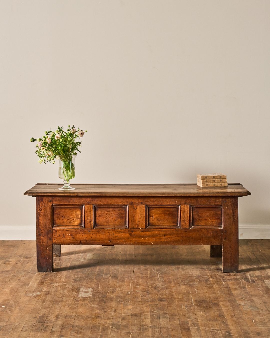 Grand Coffee Table