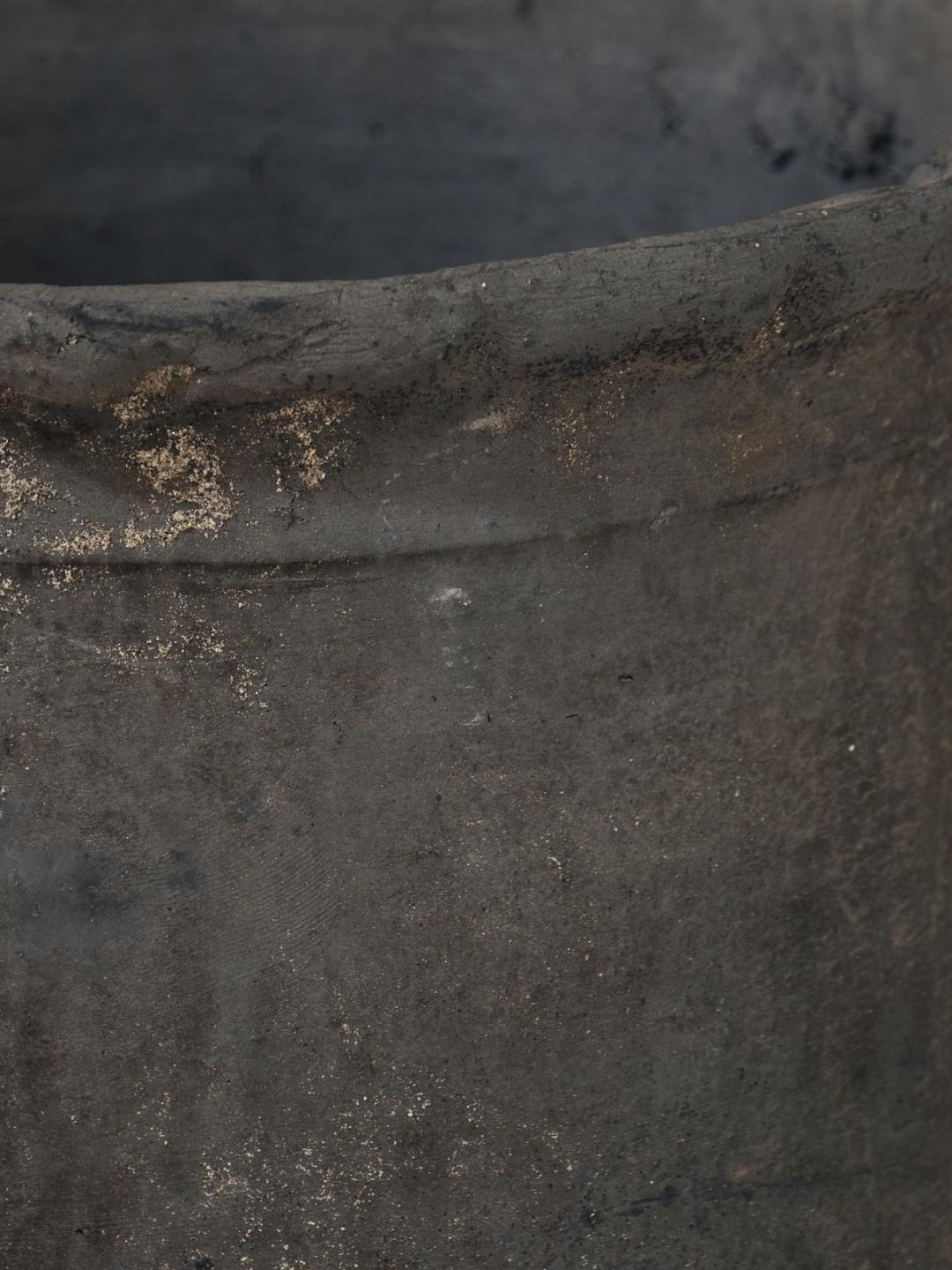 Egyptian Black Ruffle Pot