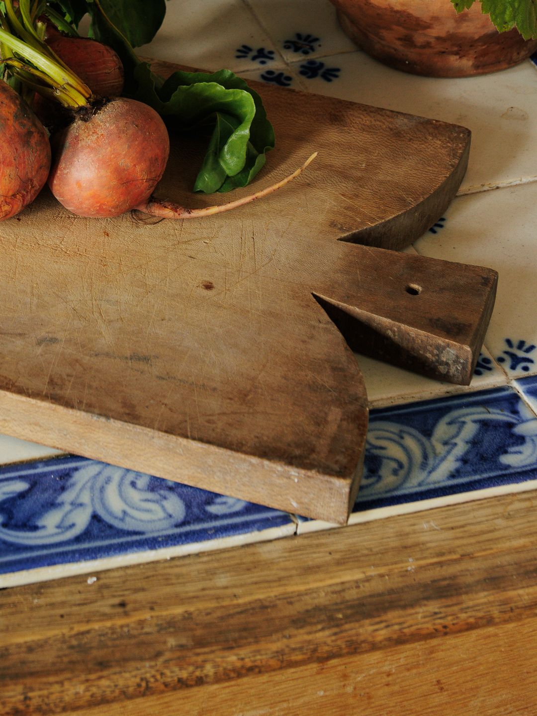 Antique Curved End Cutting Board