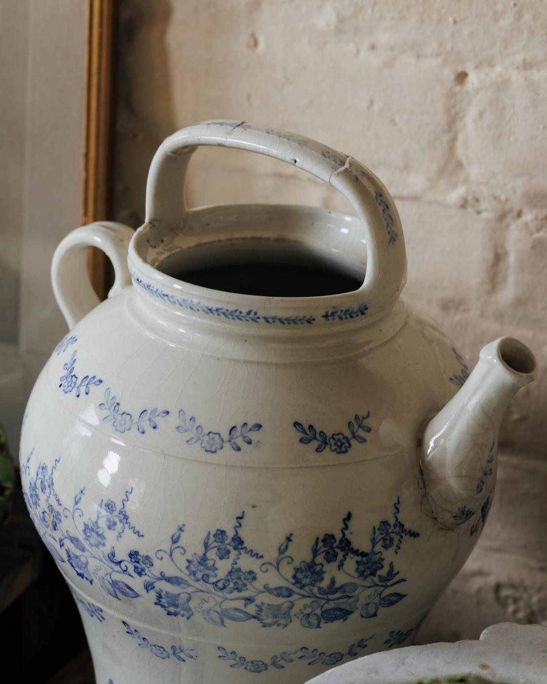 Saint Uze Water Pot