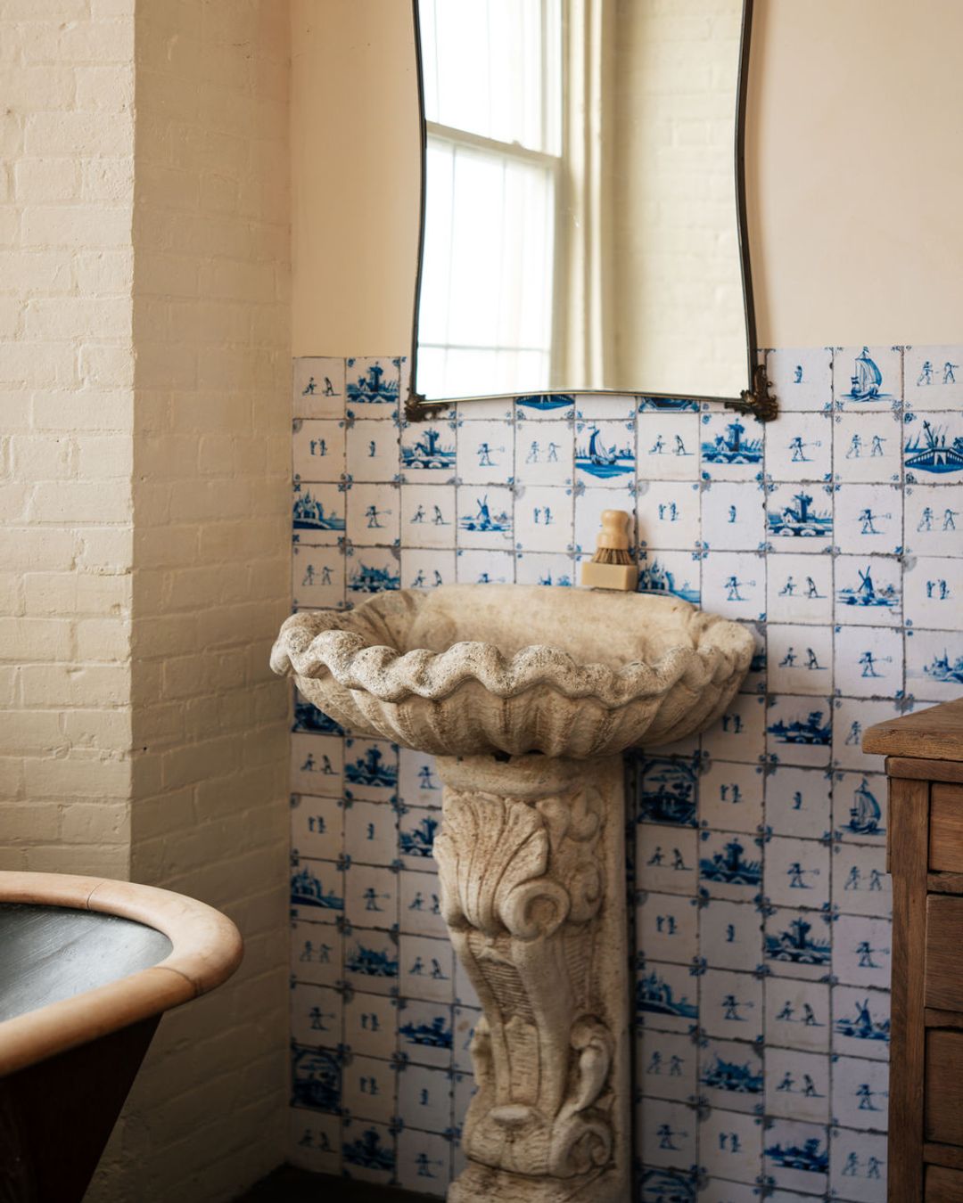 Shell Pedestal Sink