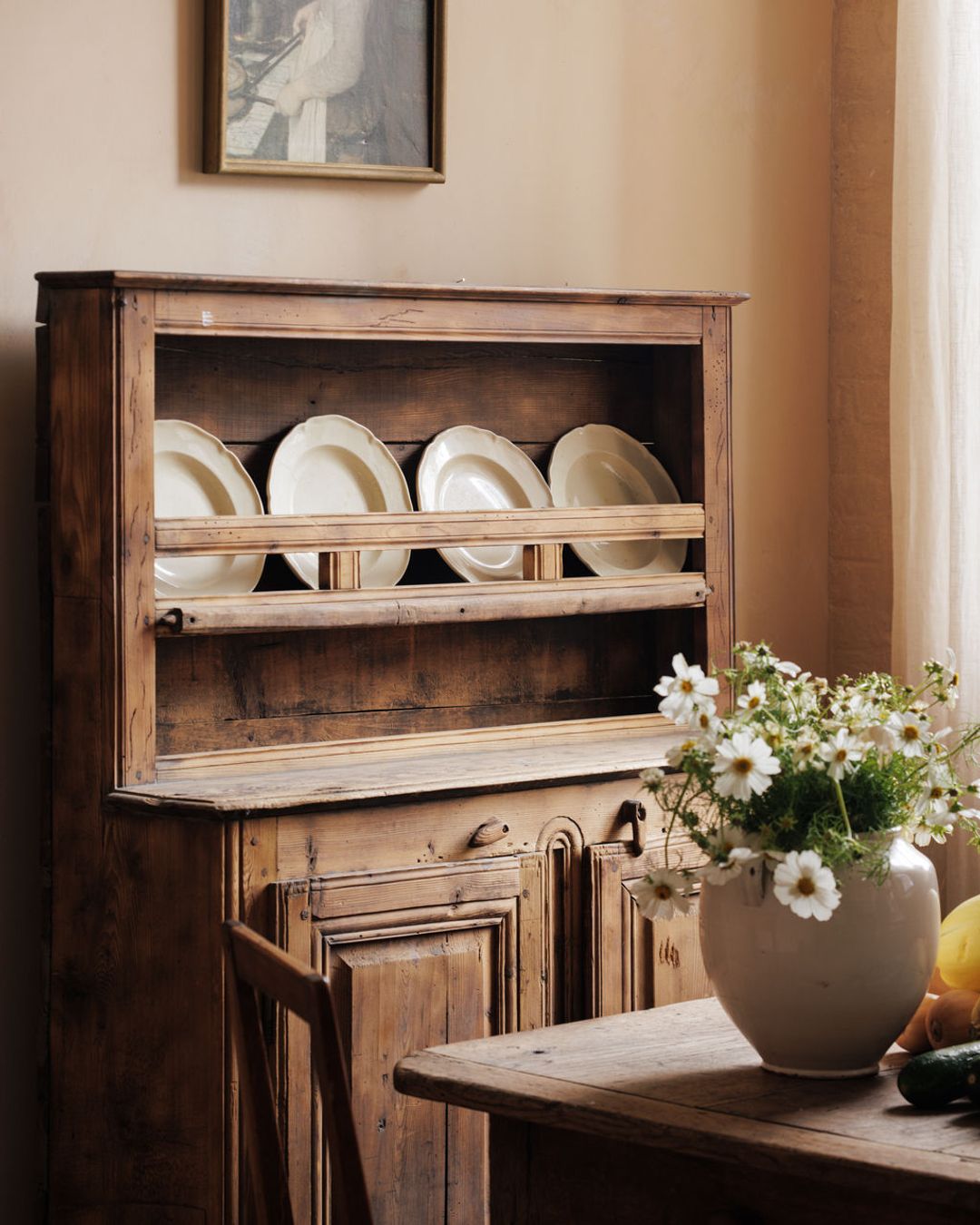 Kitchen Plate Cupboard
