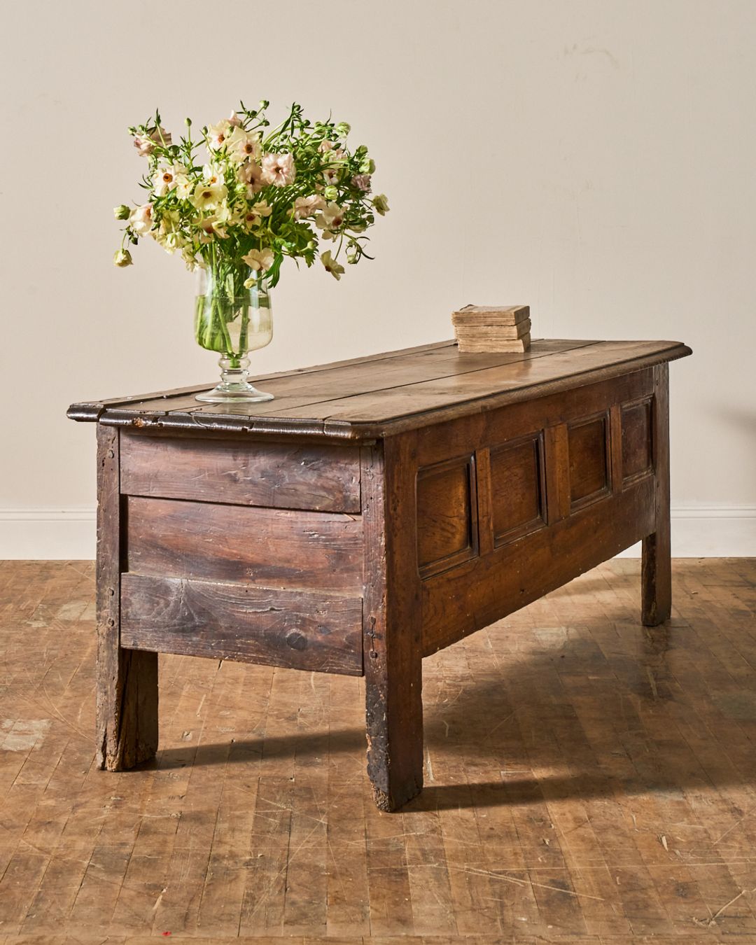 Grand Coffee Table