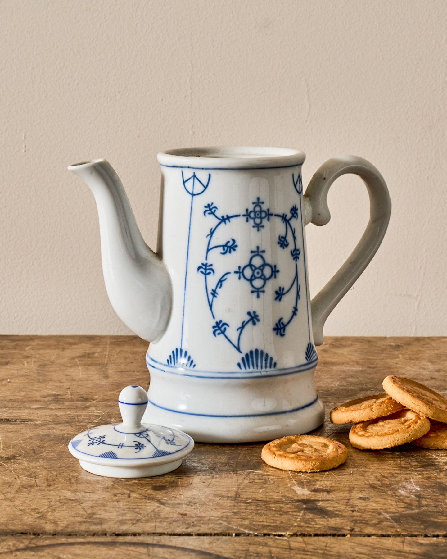 Saint Uze Teapot