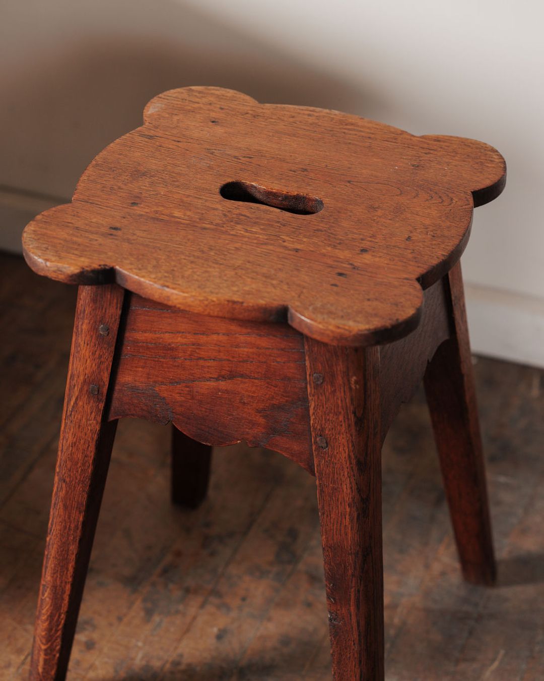 Scallop Stool