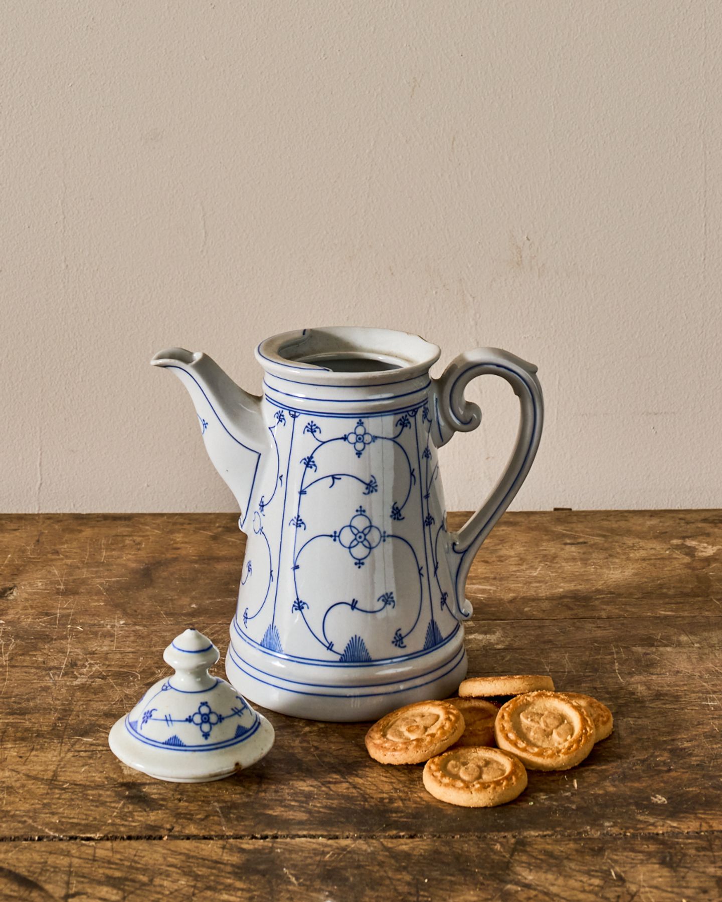 Saint Uze Teapot