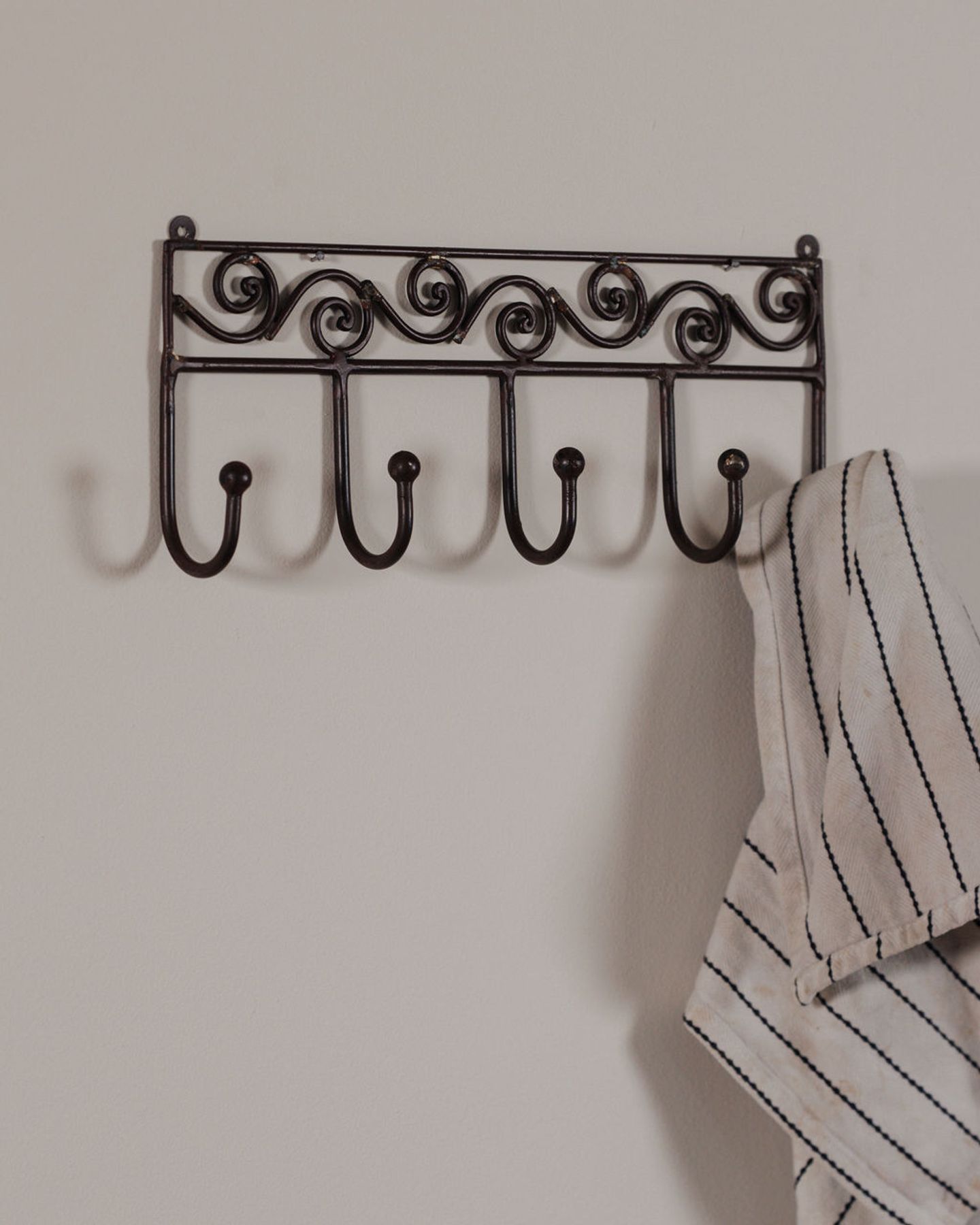 Scroll Iron Towel Rack