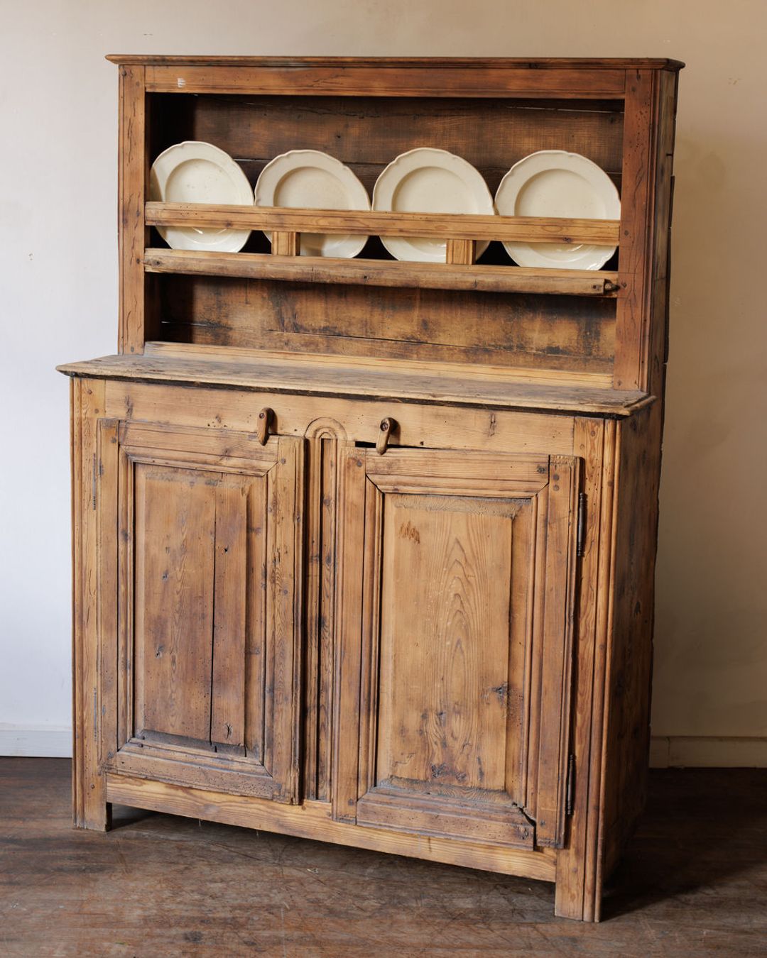 Kitchen Plate Cupboard