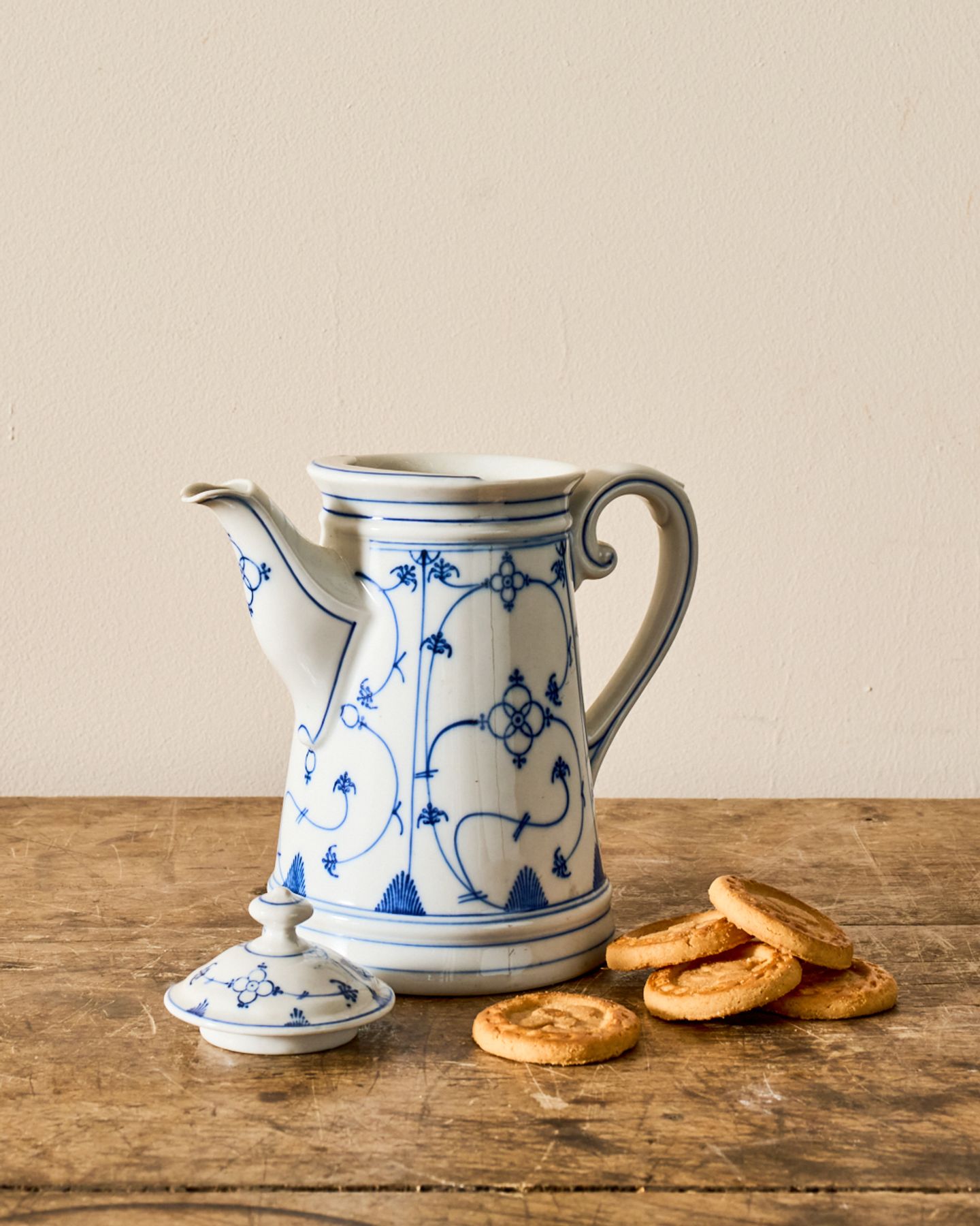 Saint Uze Teapot