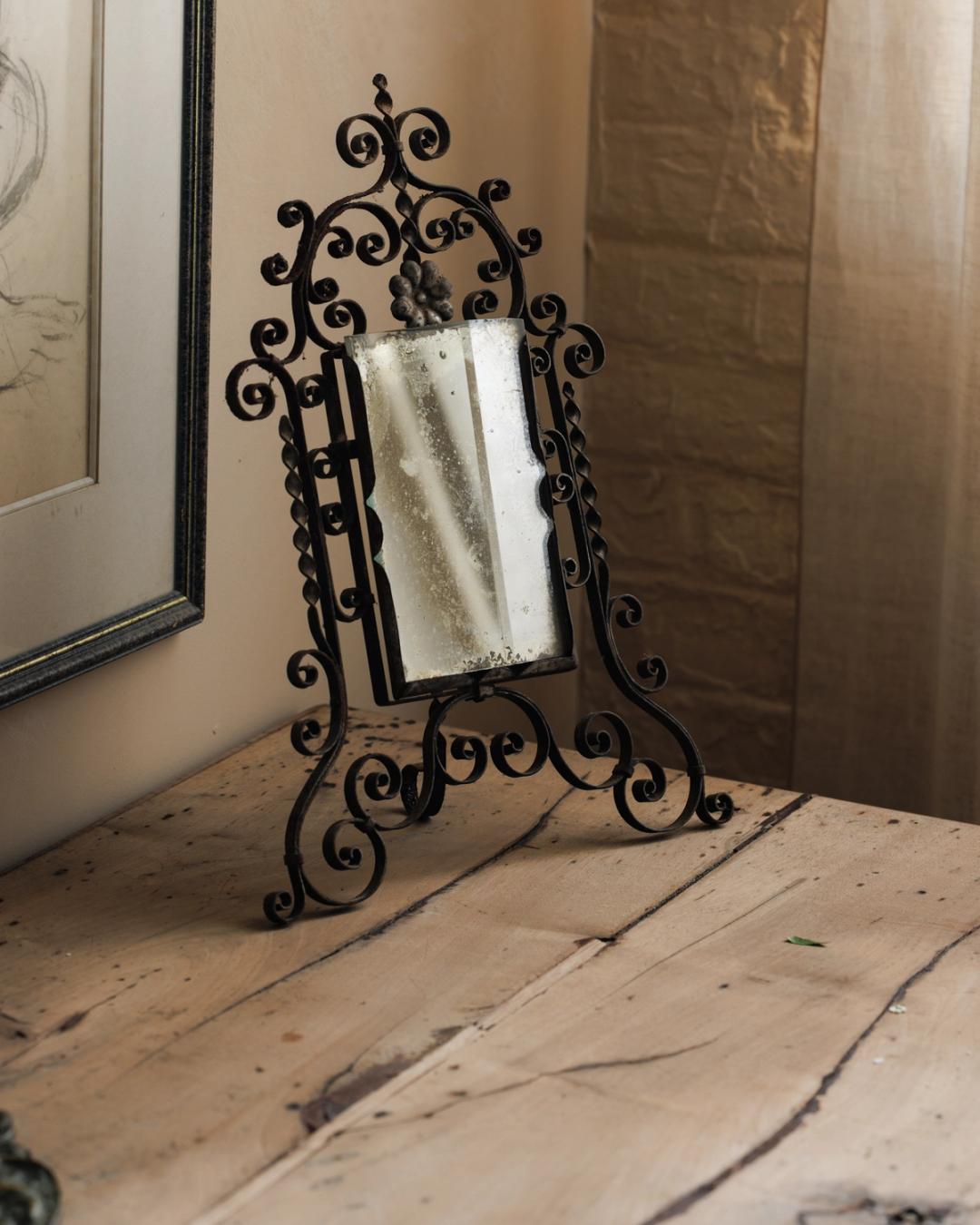 Scroll Mirror