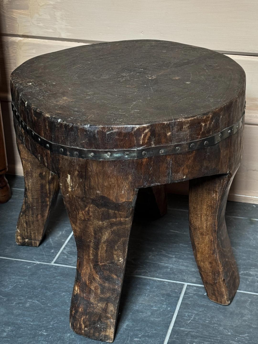 Dark Naga Stool
