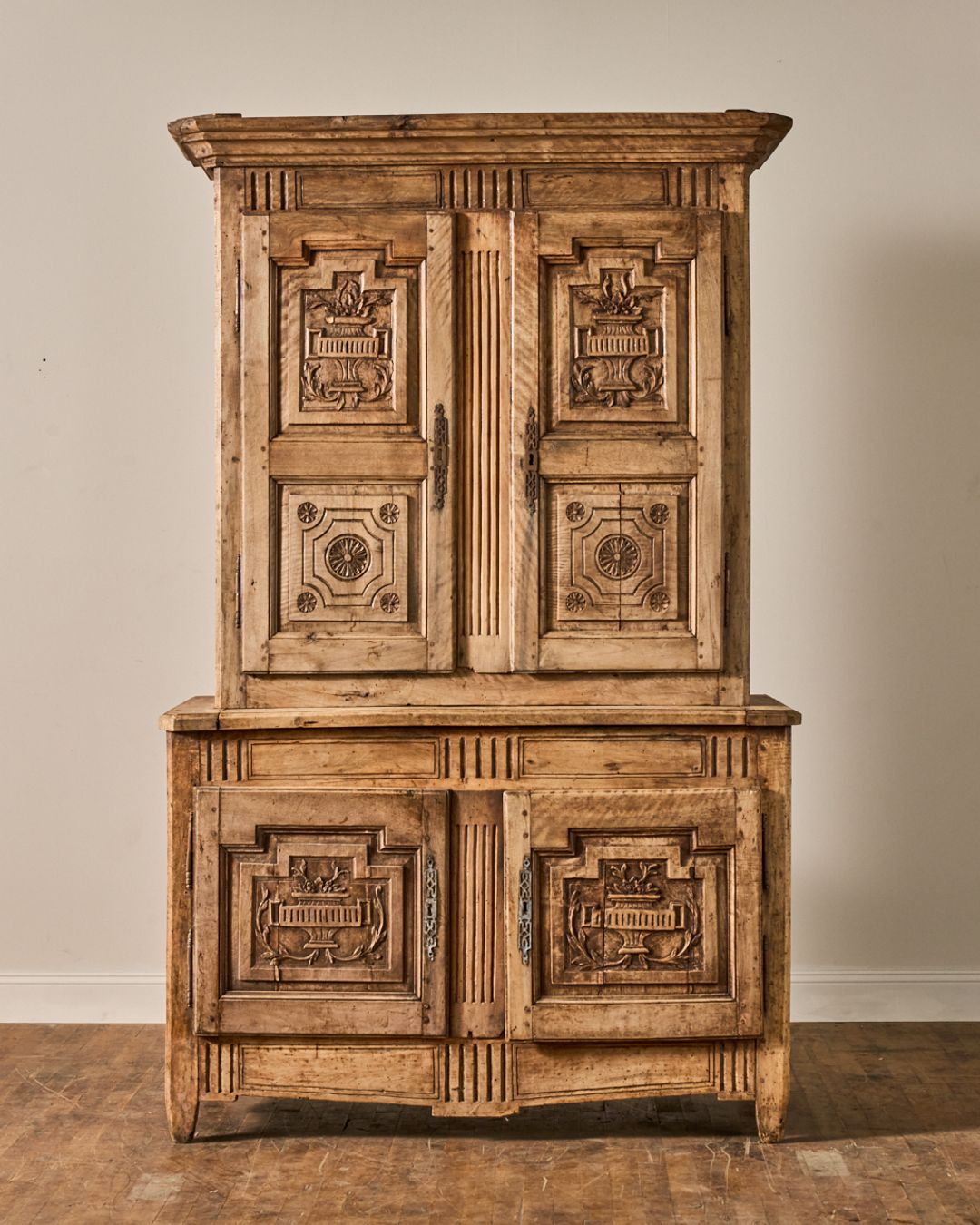 18th c. Oak Cupboard