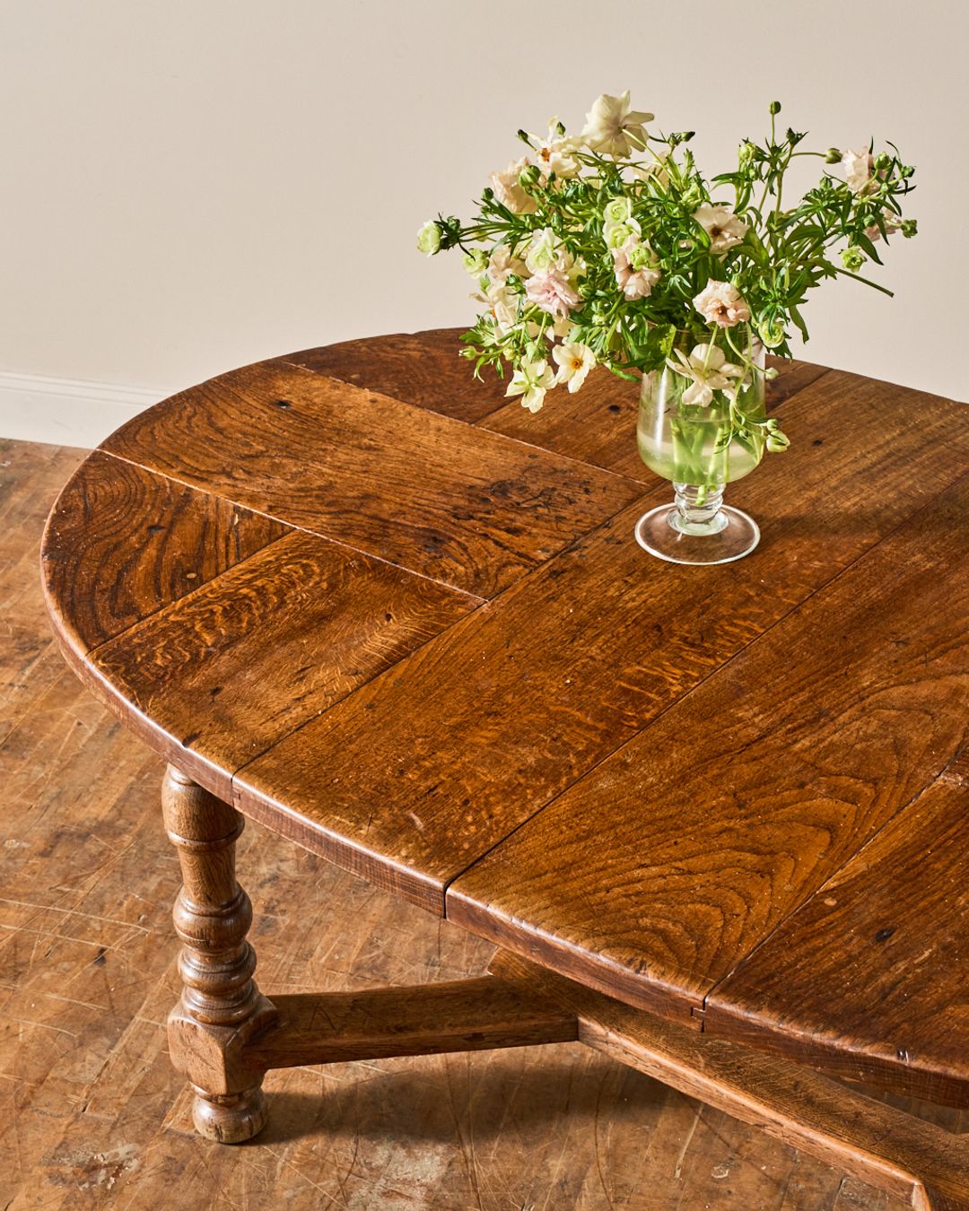 Basque Country Extendable Oval Dining Table