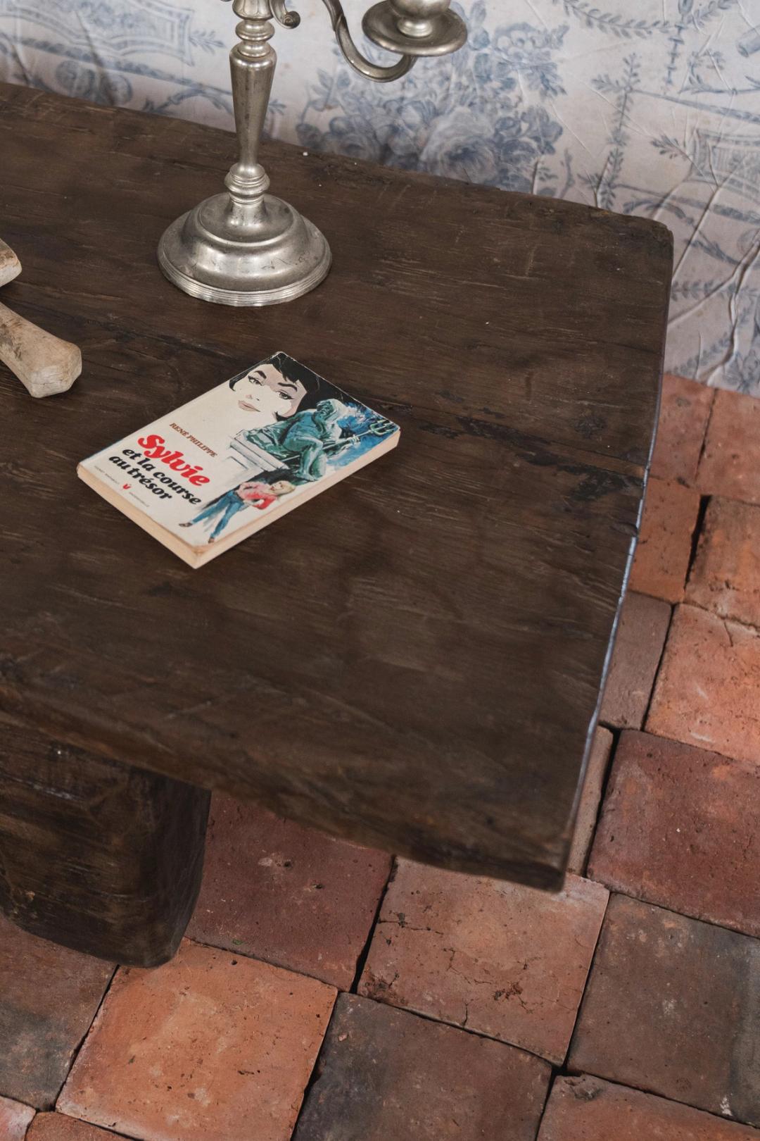 Naga Table