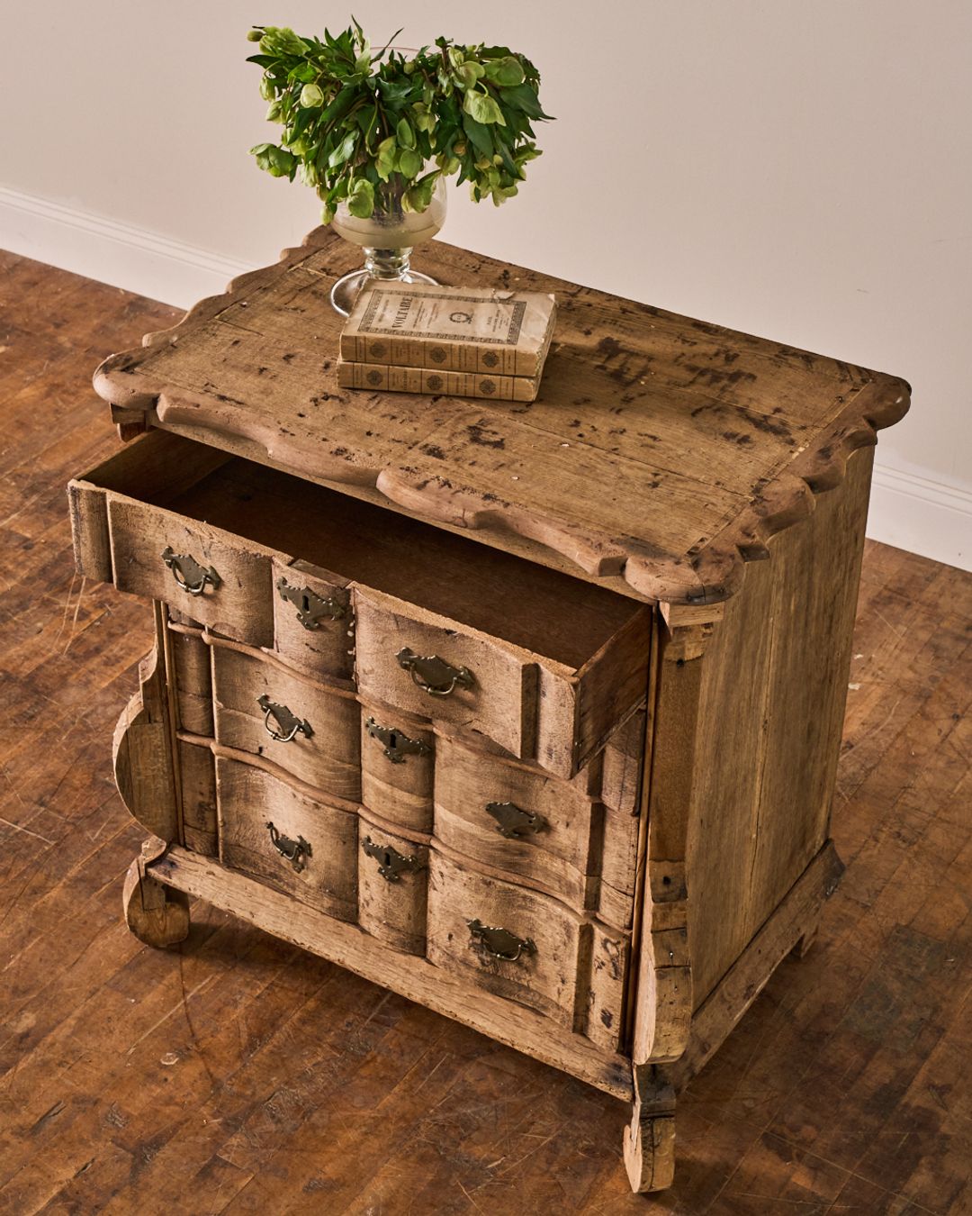 18th c. Dutch Commode