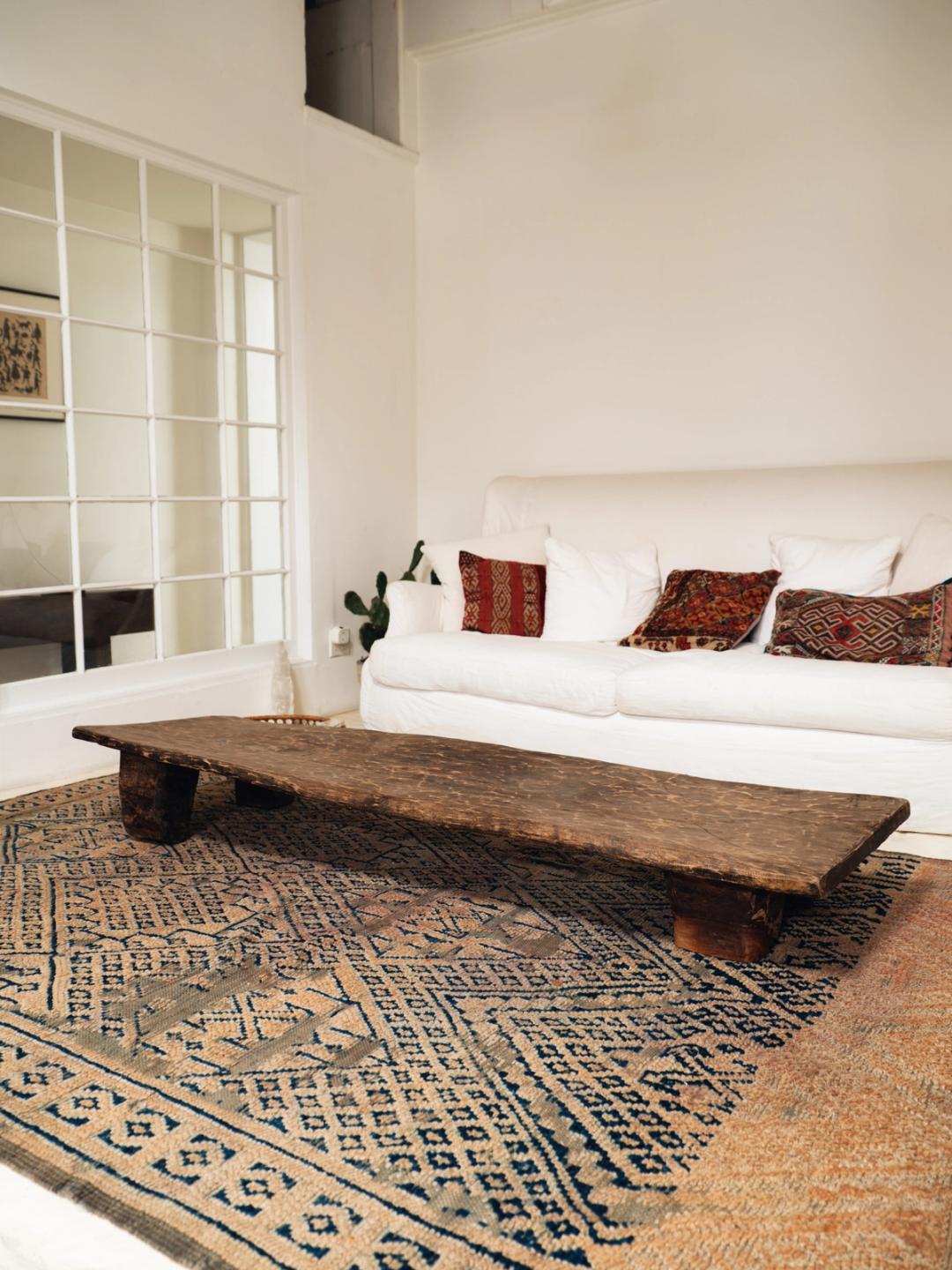 Naga table