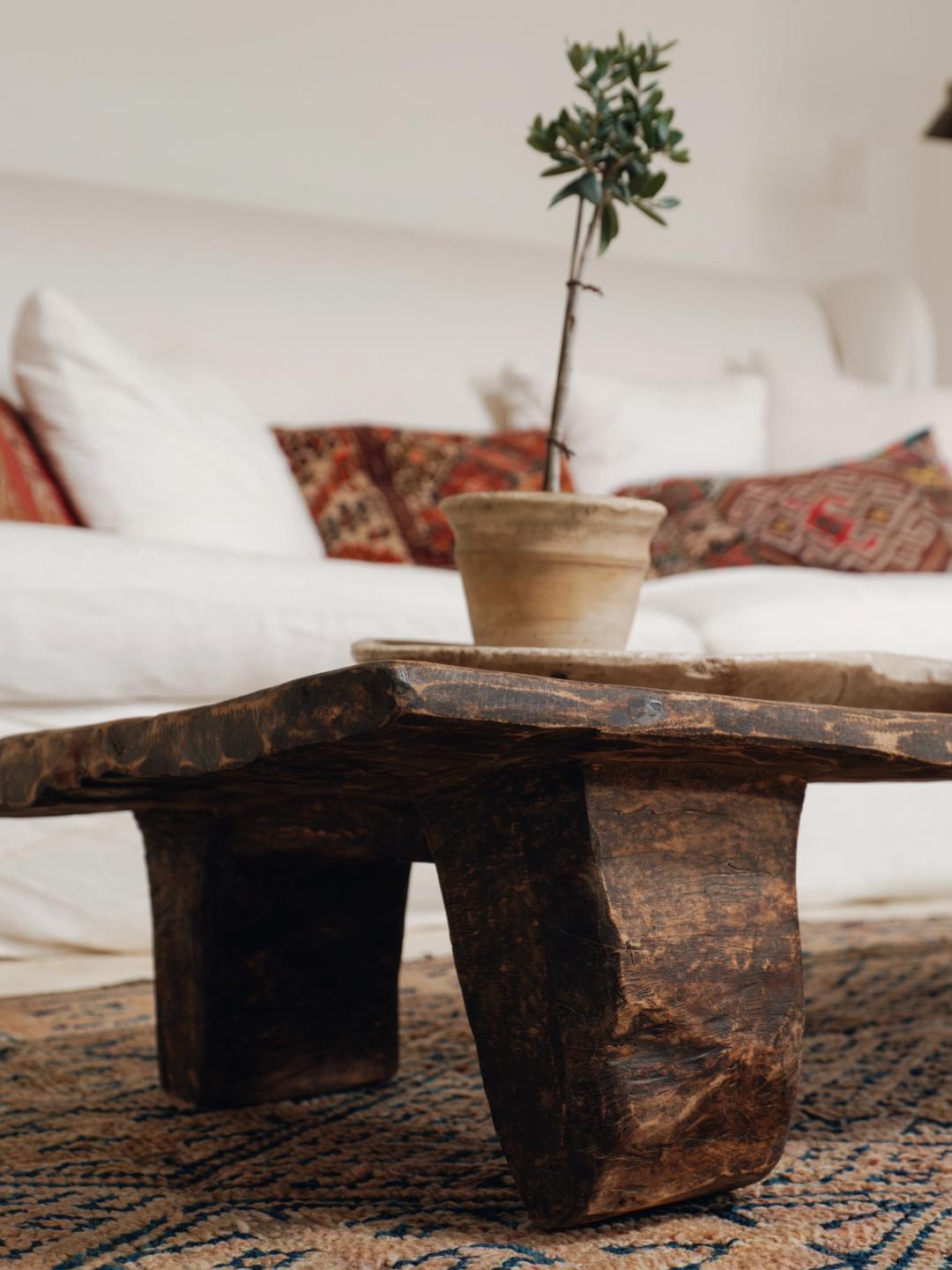 Naga table