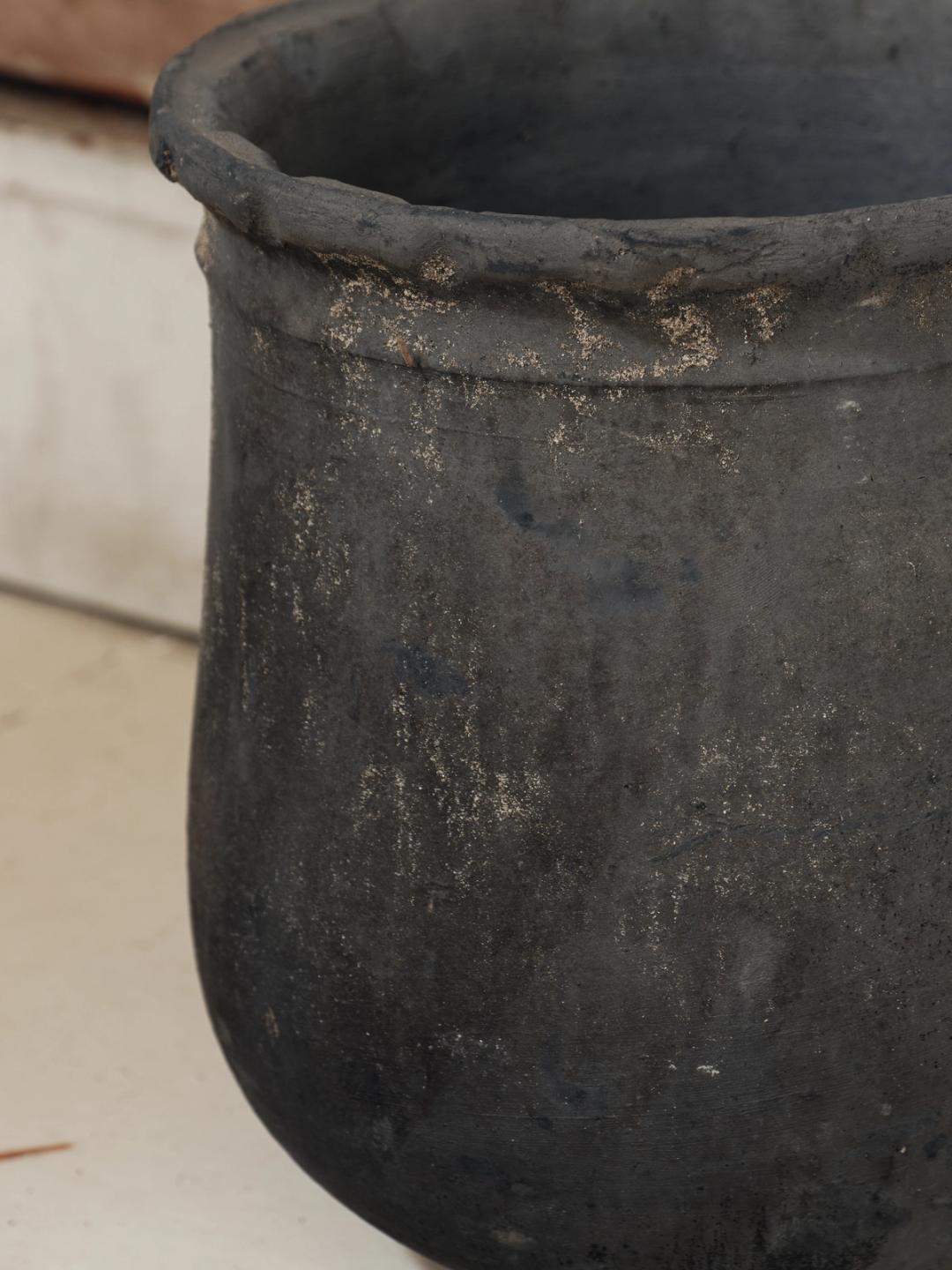 Egyptian Black Ruffle Pot