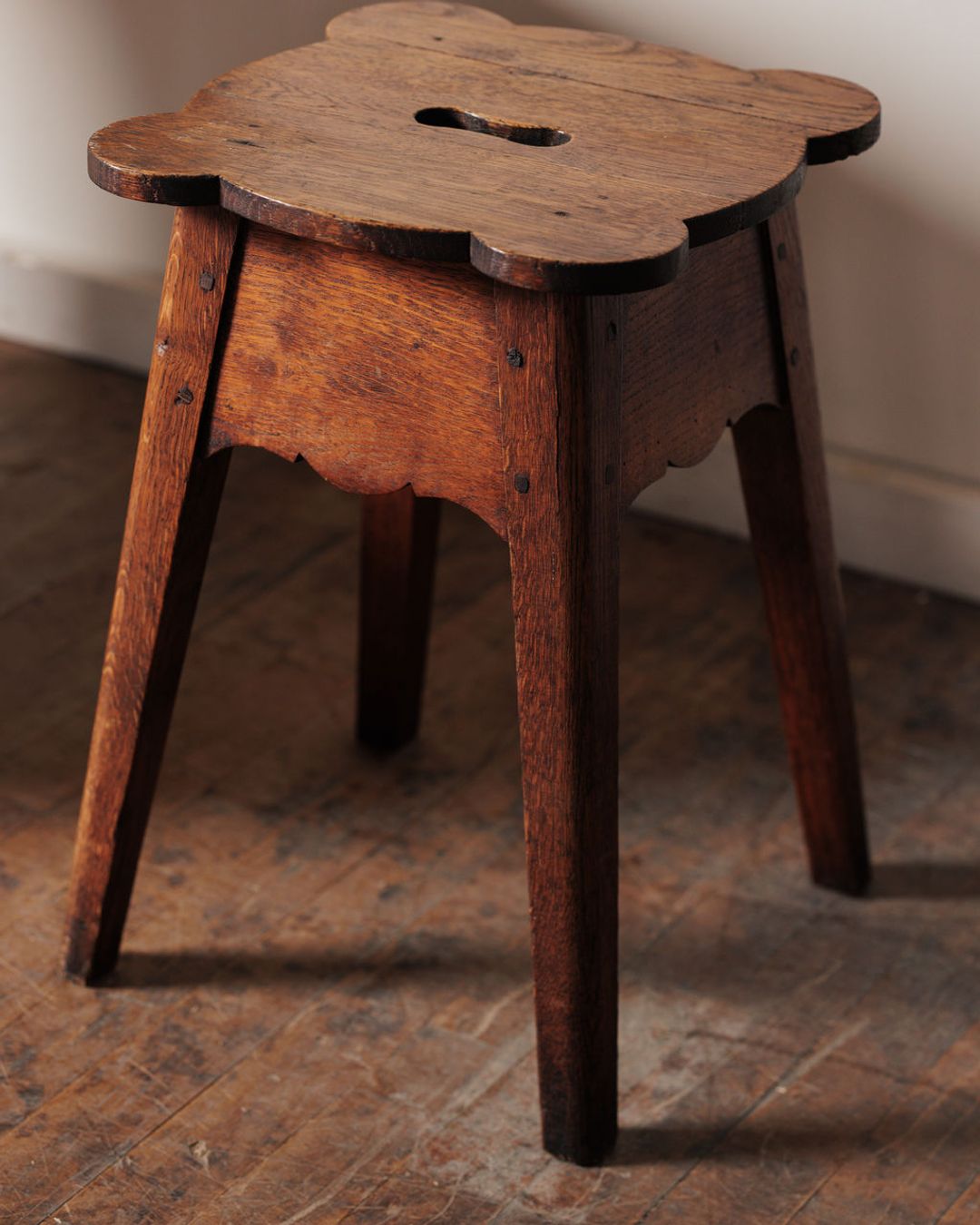 Scallop Stool