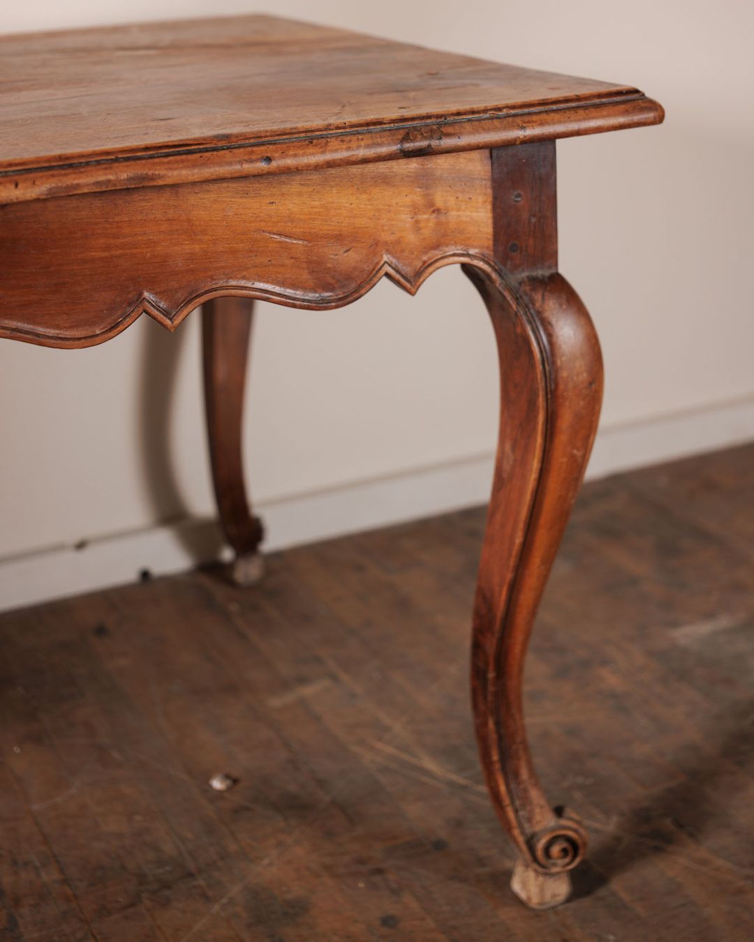 Scallop Dining Table