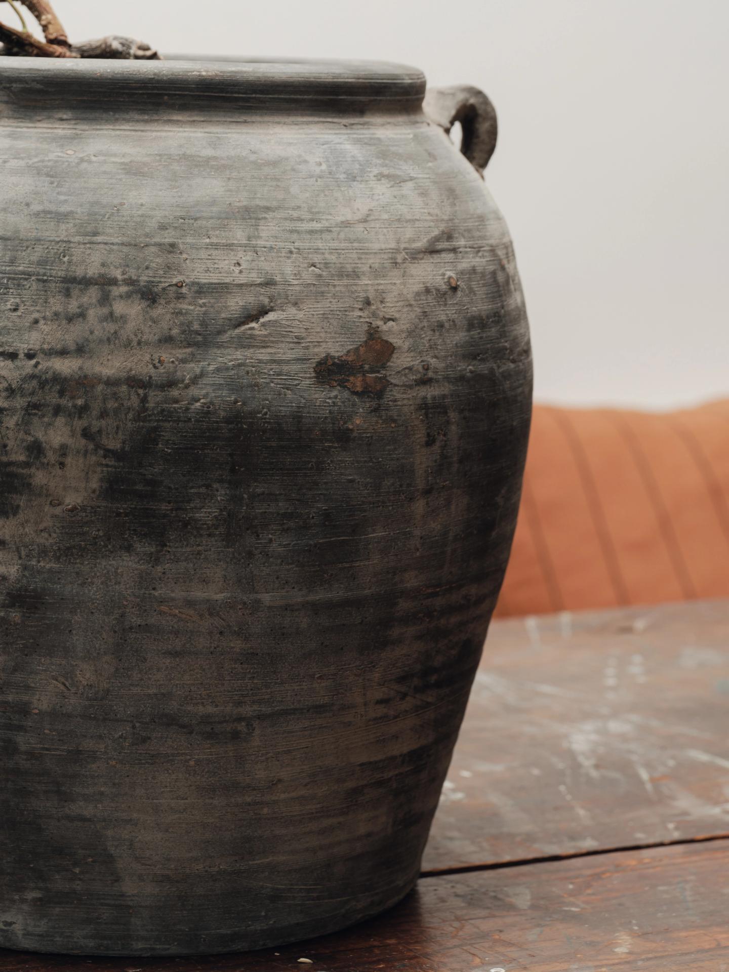 Two Handle Black Water Pot