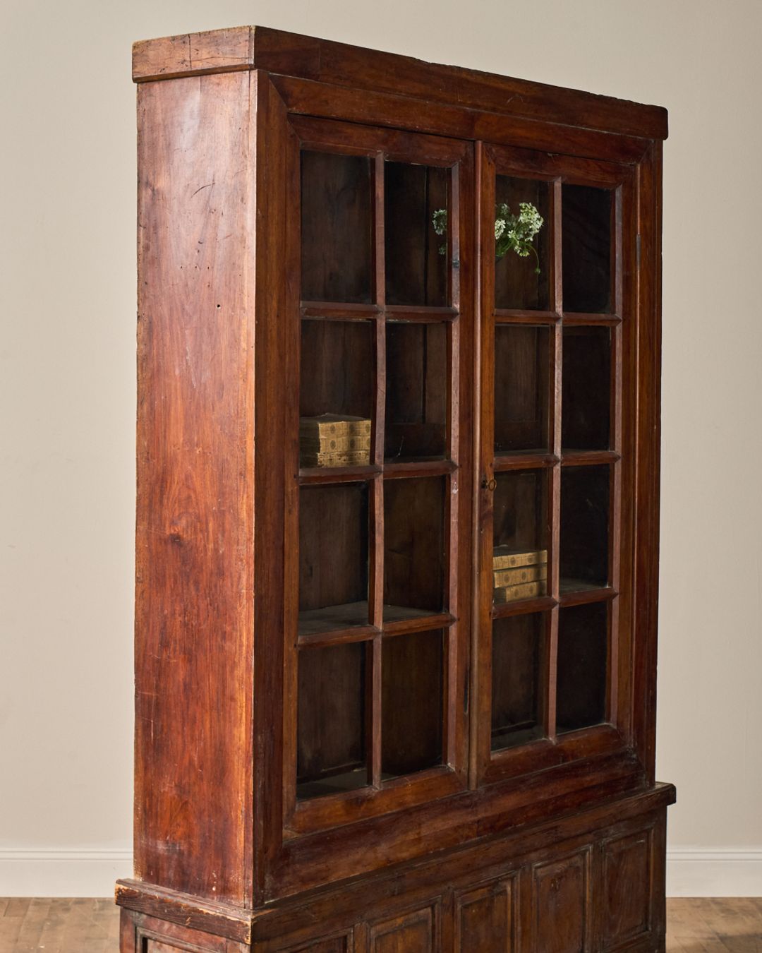 Grand French Vitrine
