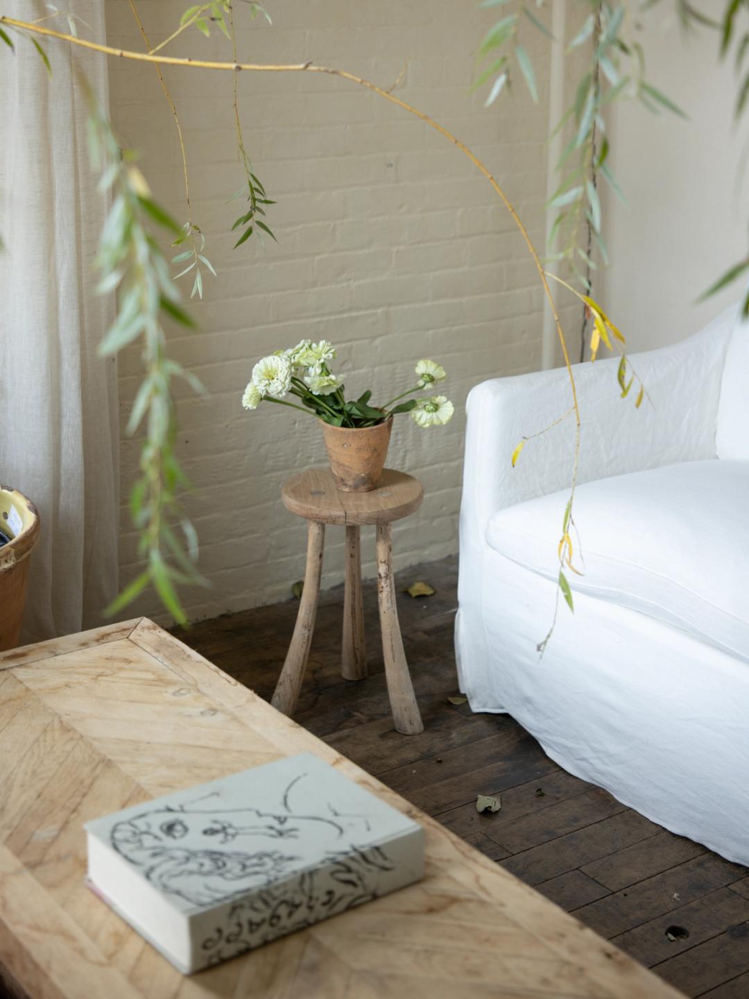 Le Curved Leg Tripod Stool