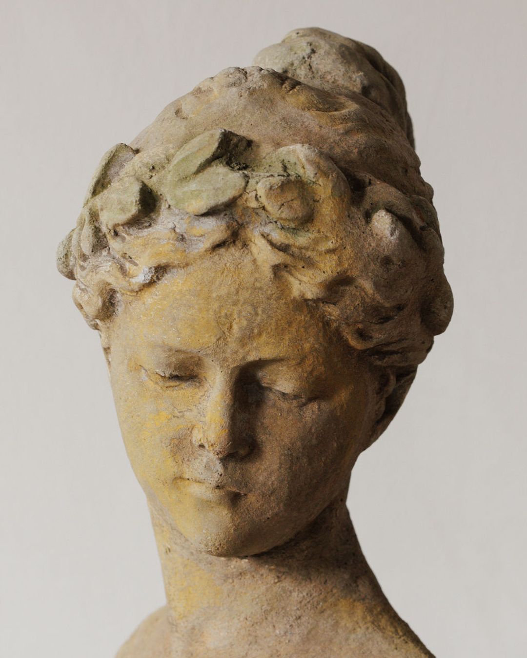 Mademoiselle Bust
