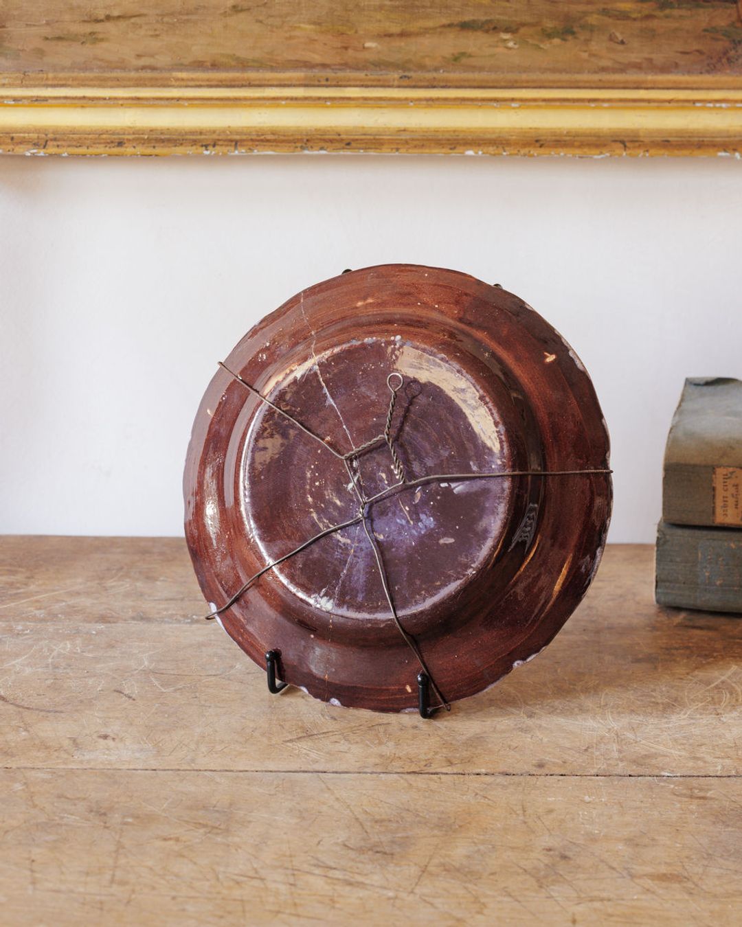 18th c. Cul Noir Plate - Round