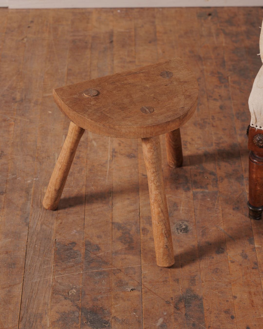 Demi Lune Milking Stool