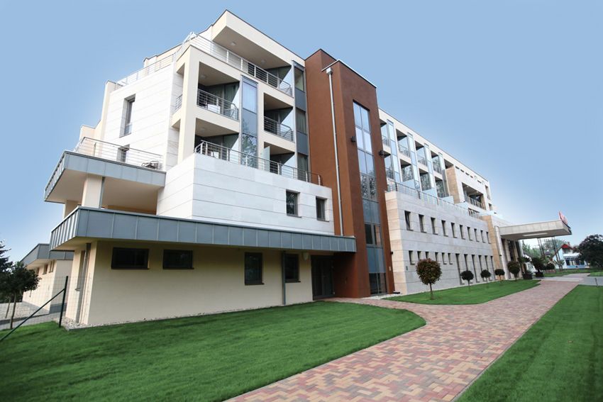 Gunaras Hotel - Image 2