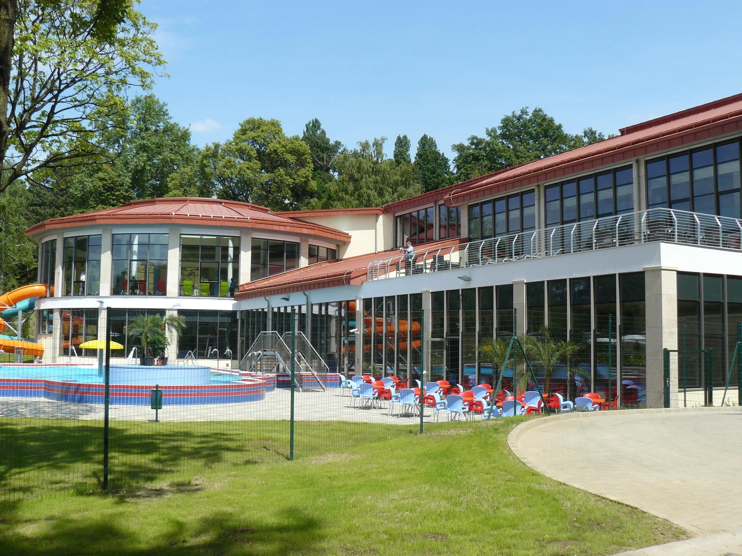 Tatabánya Élményfürdő - Image 1