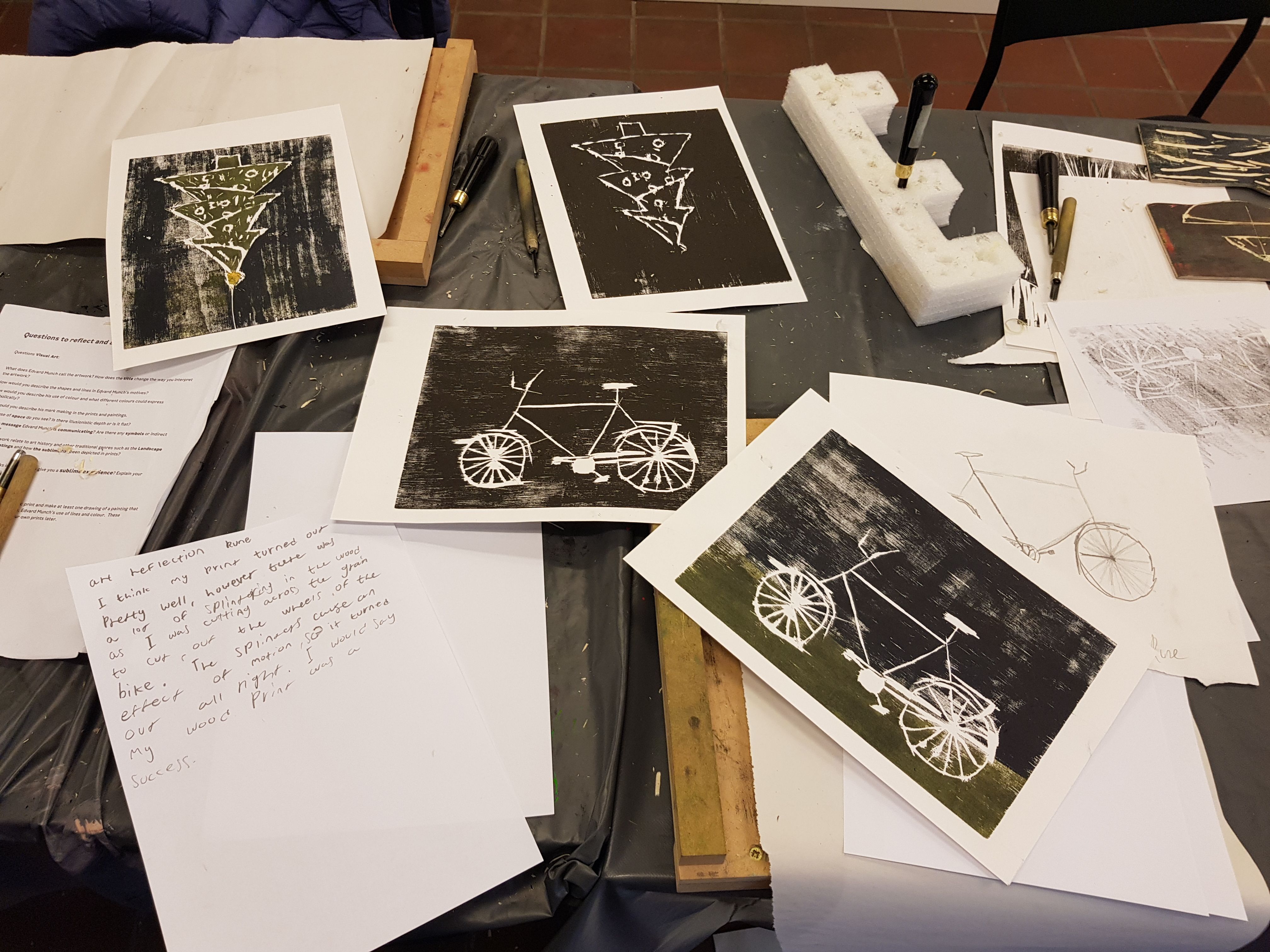 grafikk tresnitt refleksjon tekst