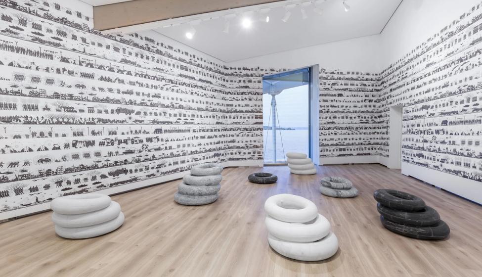 Kunstverket Tyres av Ai Weiwei