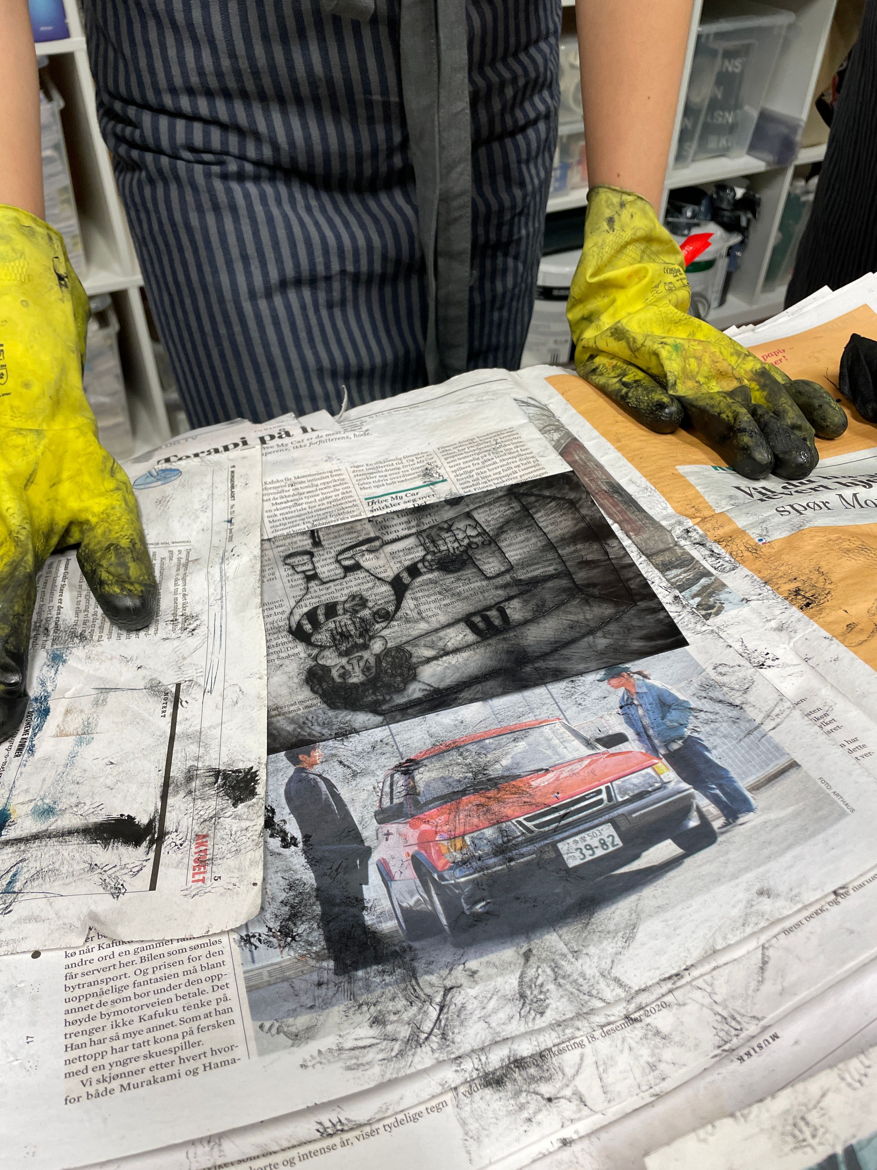 Plexiplaten svertes inn.