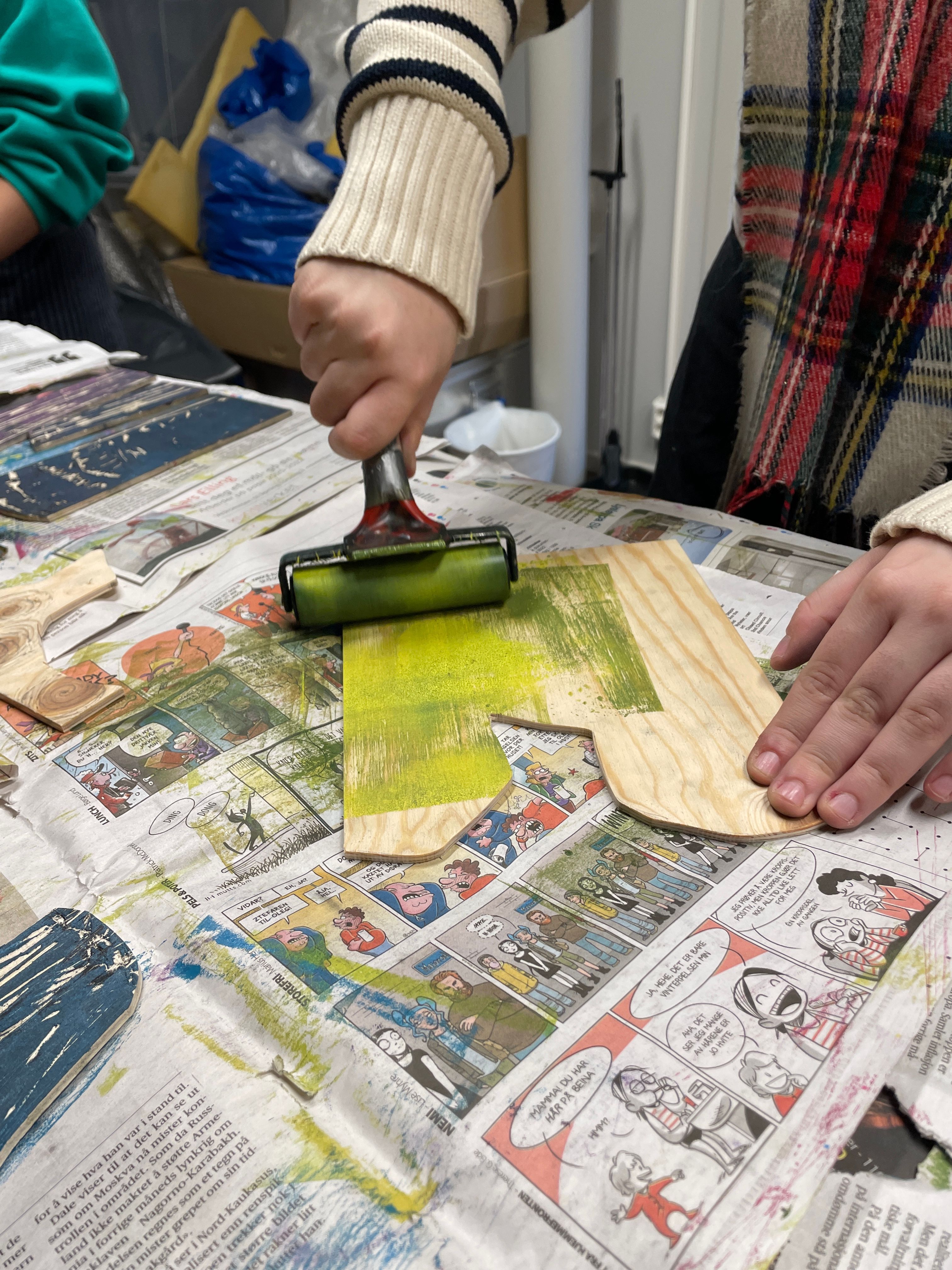 Platene svertes  inn.