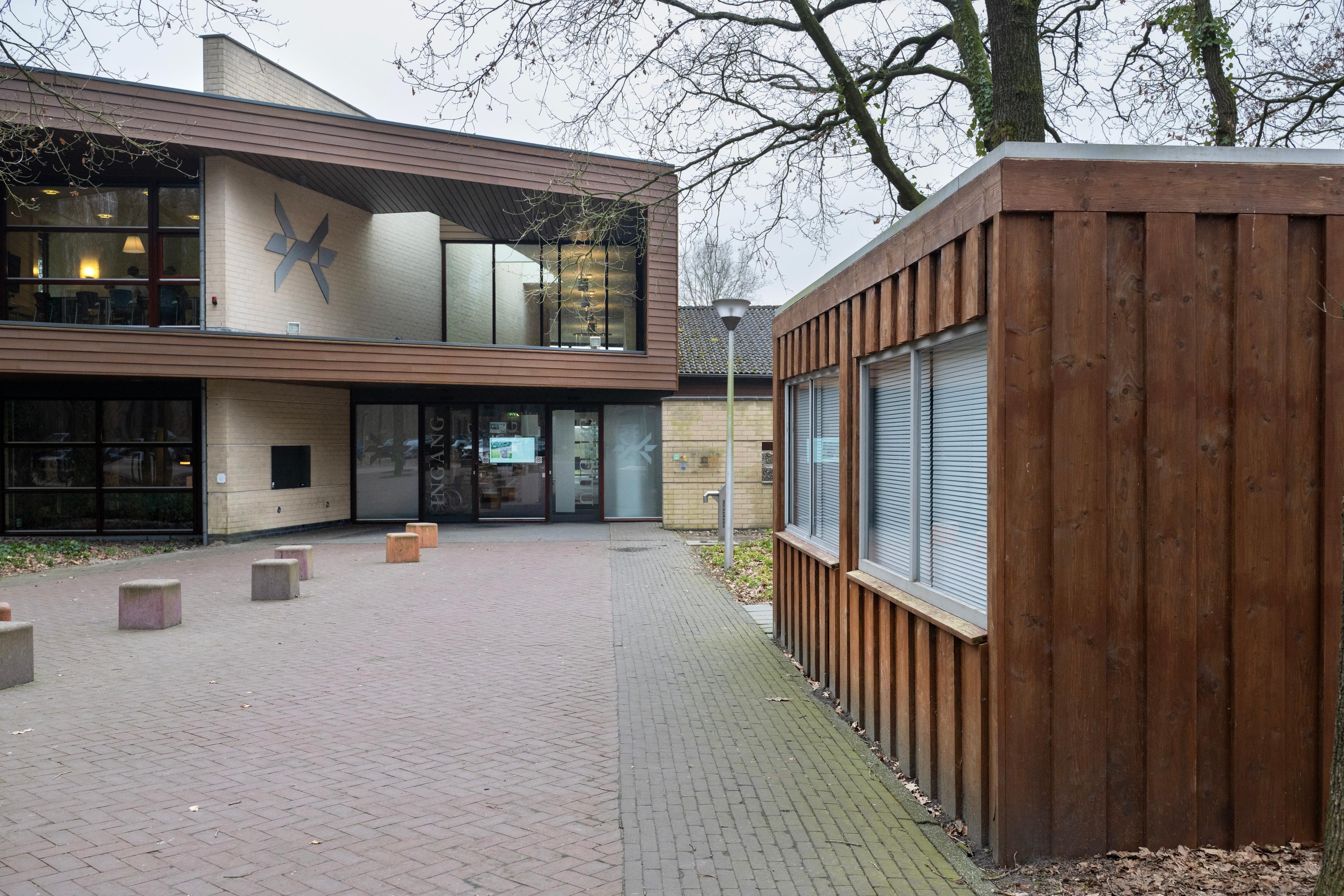 The side of the small annexe on the square in front of the Camp Westerbork Memorial Centre, with the museum entrance in the background