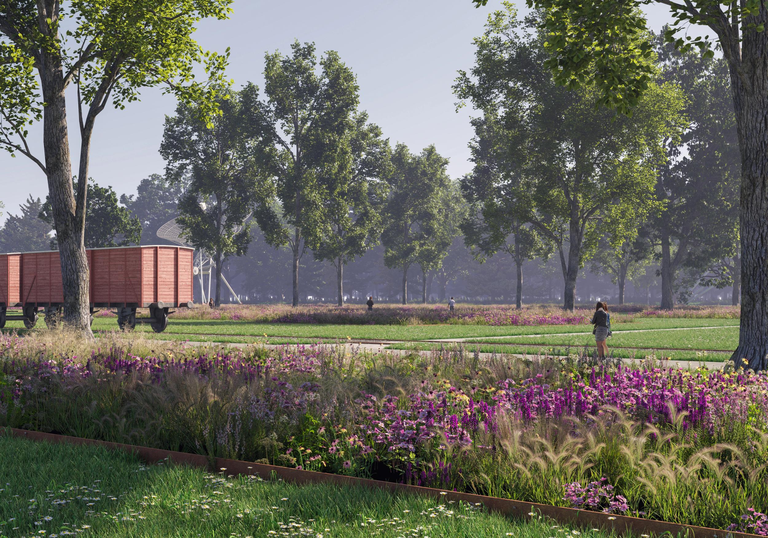 Illustratief beeld van het vernieuwde kampterrein van kamp Westerbork met een rij bloemen en planten op de voorgrond en de wagon op de achtergrond
