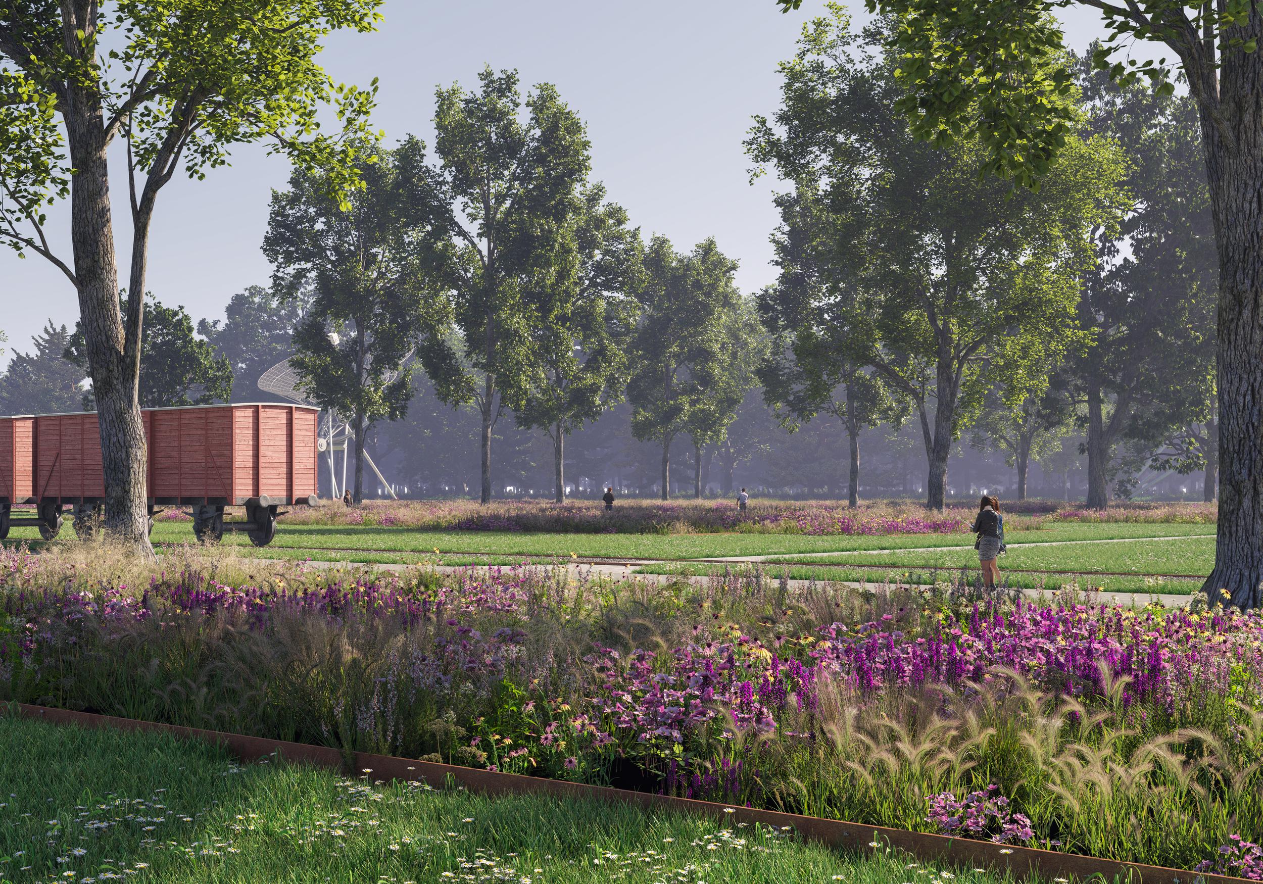 Illustratief beeld van het vernieuwde kampterrein van kamp Westerbork met een rij bloemen en planten op de voorgrond en de wagon op de achtergrond