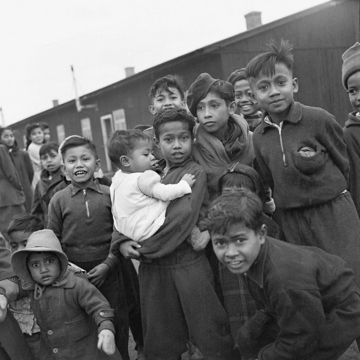 A historical black-and-white photograph taken by Maria Austria of a group of children at the former Schattenberg residential camp