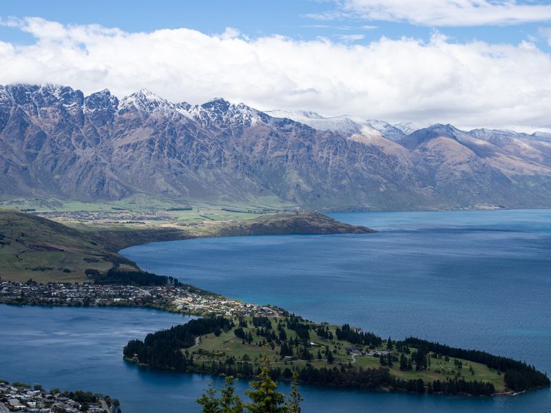 New Zealand Reopens Working Holiday Visas to US Students Under 30