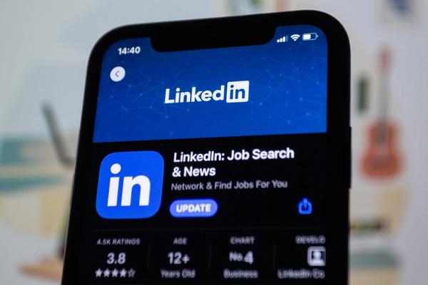 Understanding the LinkedIn Algorithm: 7 Powerful Insights for 2025 Growth