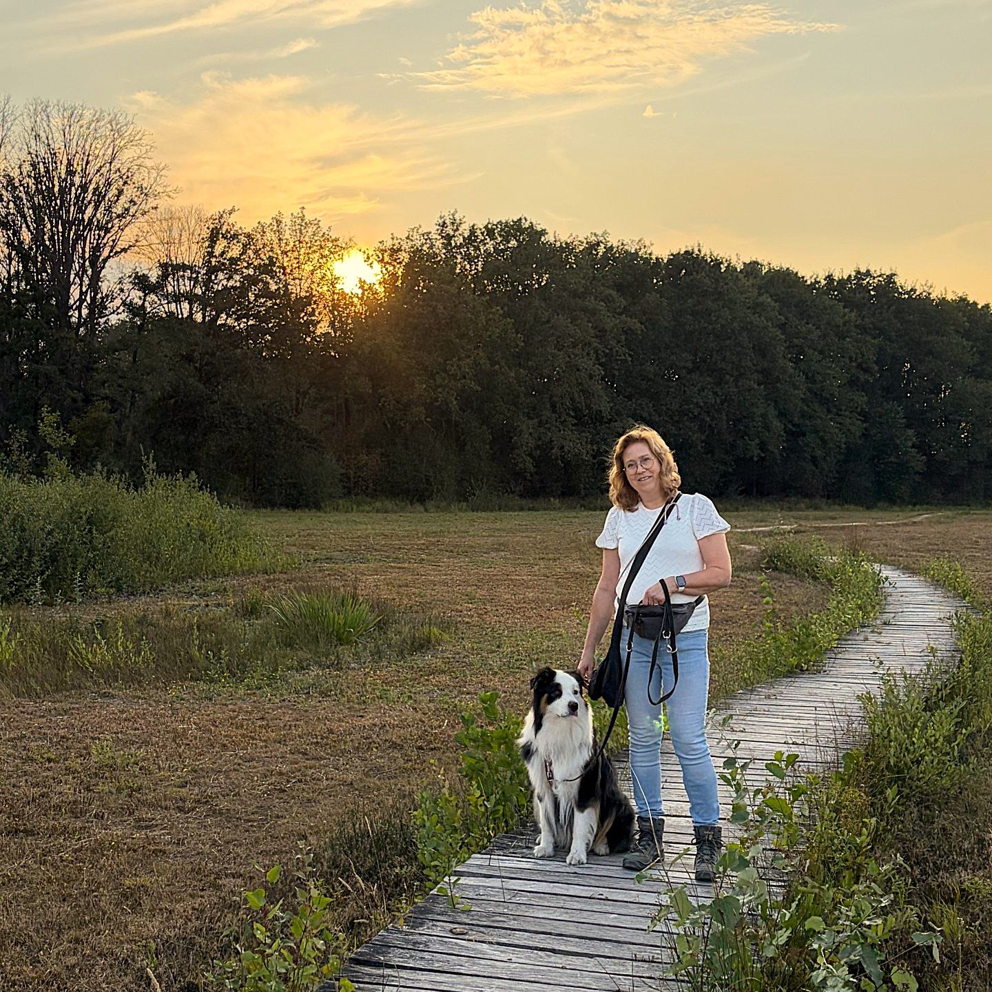 Ellie met Australian Shepherd Obey in De Banen in Nederweert-Eind, dit is niet Frankrijk maar in de huidige woonplaats Nederweert. Ook hier blijft de natuur en lekker buiten zijn belangrijk en proberen we elke dag een vleugje Frankrijk in ons leven te verweven