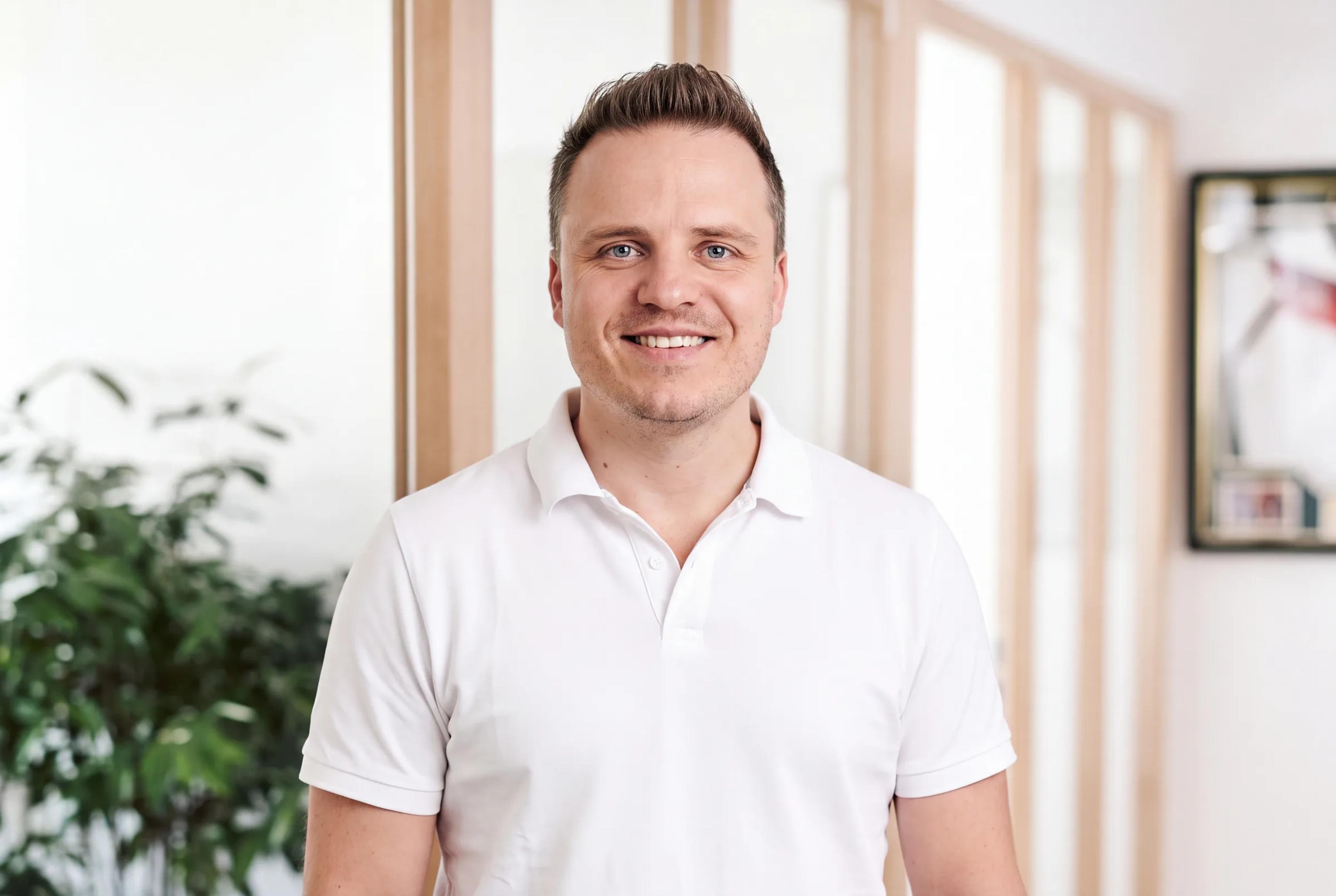 Dr. Max von Schmeling, Weiterbildungsarzt