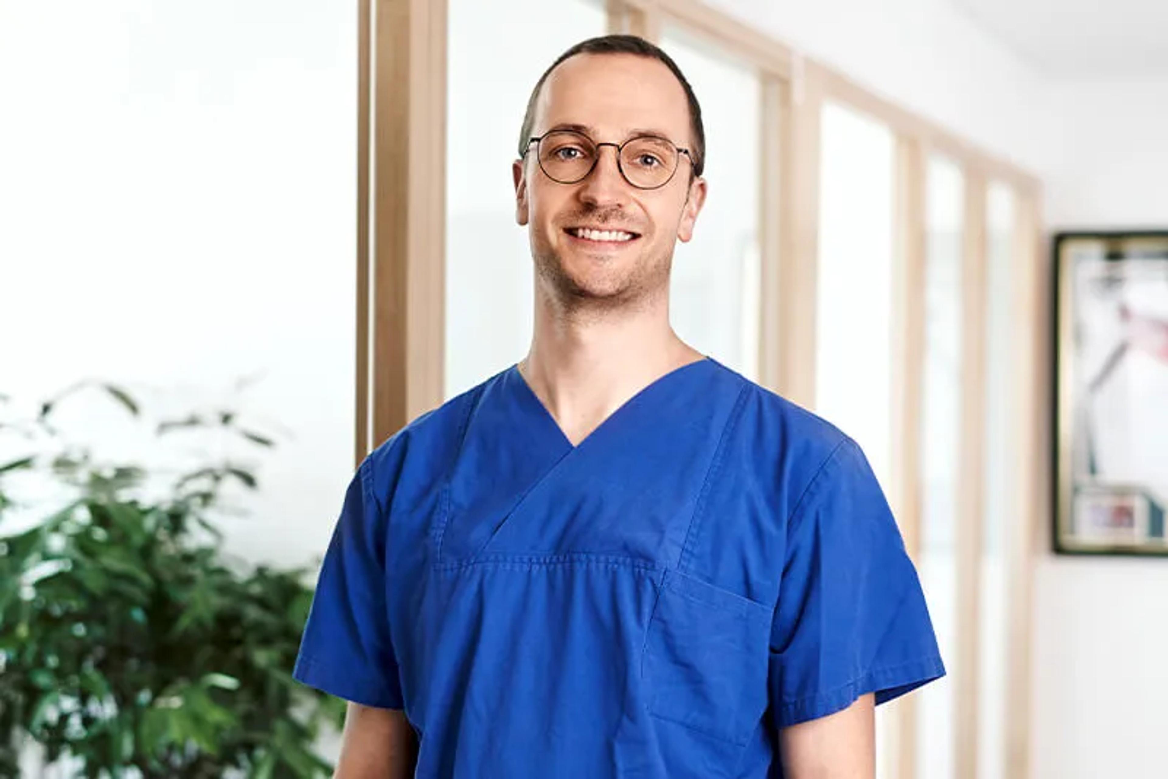 Dr. med. Max Wittenberg ist Facharzt für Orthopädie und Unfallchirurgie sowie Sportmedizin in der Orthopädie Mediapark.