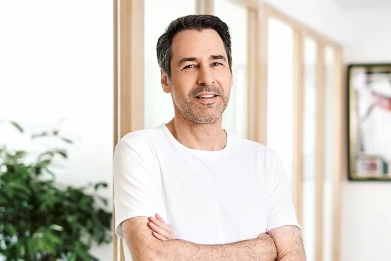 Dr. med. Paul Klein ist Facharzt für Orthopädie und Sportmedizin in der Orthopädie Mediapark, Mannschaftsarzt(VBG), Mannschaftsarzt des 1. FC Köln, Geschäftsführender Gesellschafter des IFD (Institut für funktionelle Diagnostik).